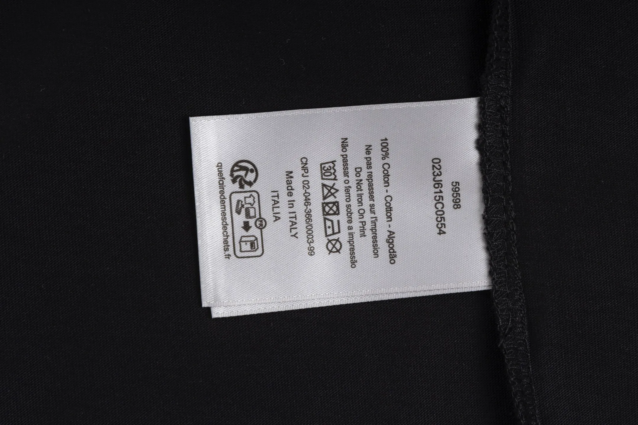 【 】 CD 25FW （Black） 24S 185g ， 32S g 。 T Series ， CD Paris ， 。 Black ， ， ， 。 24 ， ， Quality 。 ， 、Breathable 、 、 ； 、 、 。 ， ；Black White ， 。 ， 。 Size:XS/S/M/L