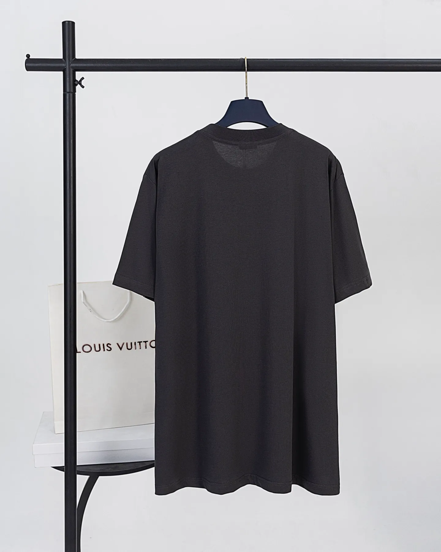 【 . Quality】 DIOR T ： Classic White ， ， “Intriguing is Your Dior.” ， 。 ， ， DIOR 。 32 100% ( ) 1x 1 ( ) 1:1 1:1 ( ) ：8848# ：White Black Size：XS S M L