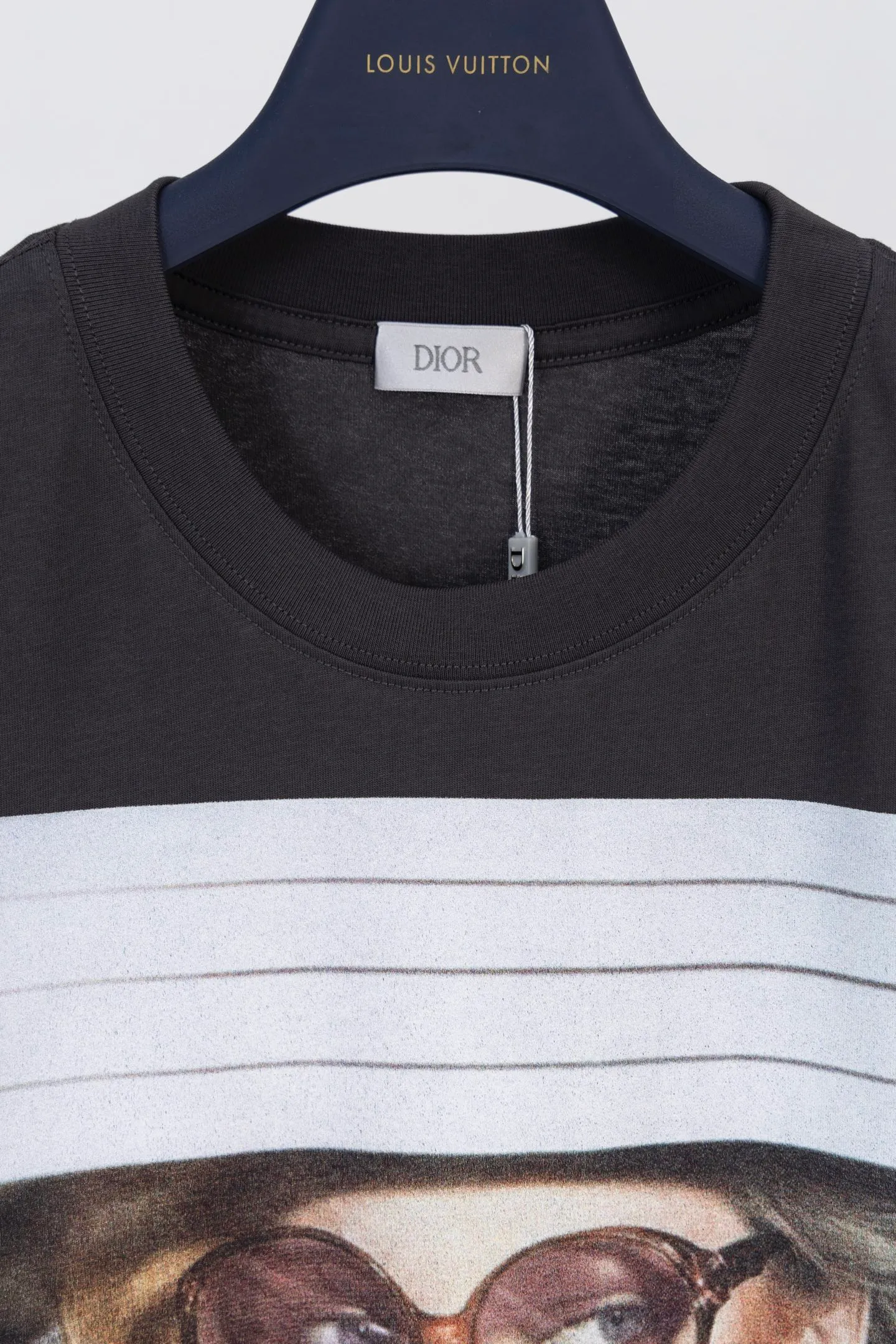 【 . Quality】 DIOR T ： Classic White ， ， “Intriguing is Your Dior.” ， 。 ， ， DIOR 。 32 100% ( ) 1x 1 ( ) 1:1 1:1 ( ) ：8848# ：White Black Size：XS S M L