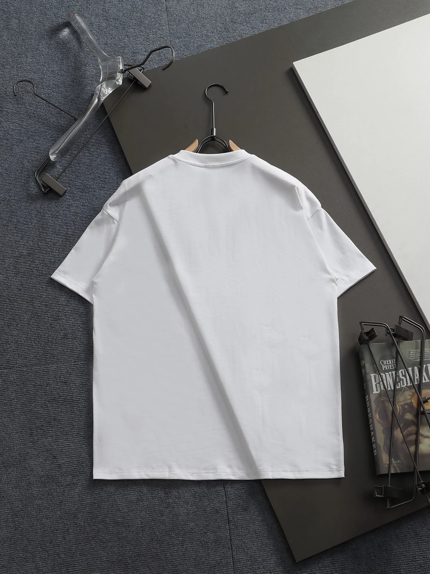 DIOR CD Classic 🪡 Logo ， Retro Same Style T Versatile : Black White Orange Red Khaki Size：XS~L