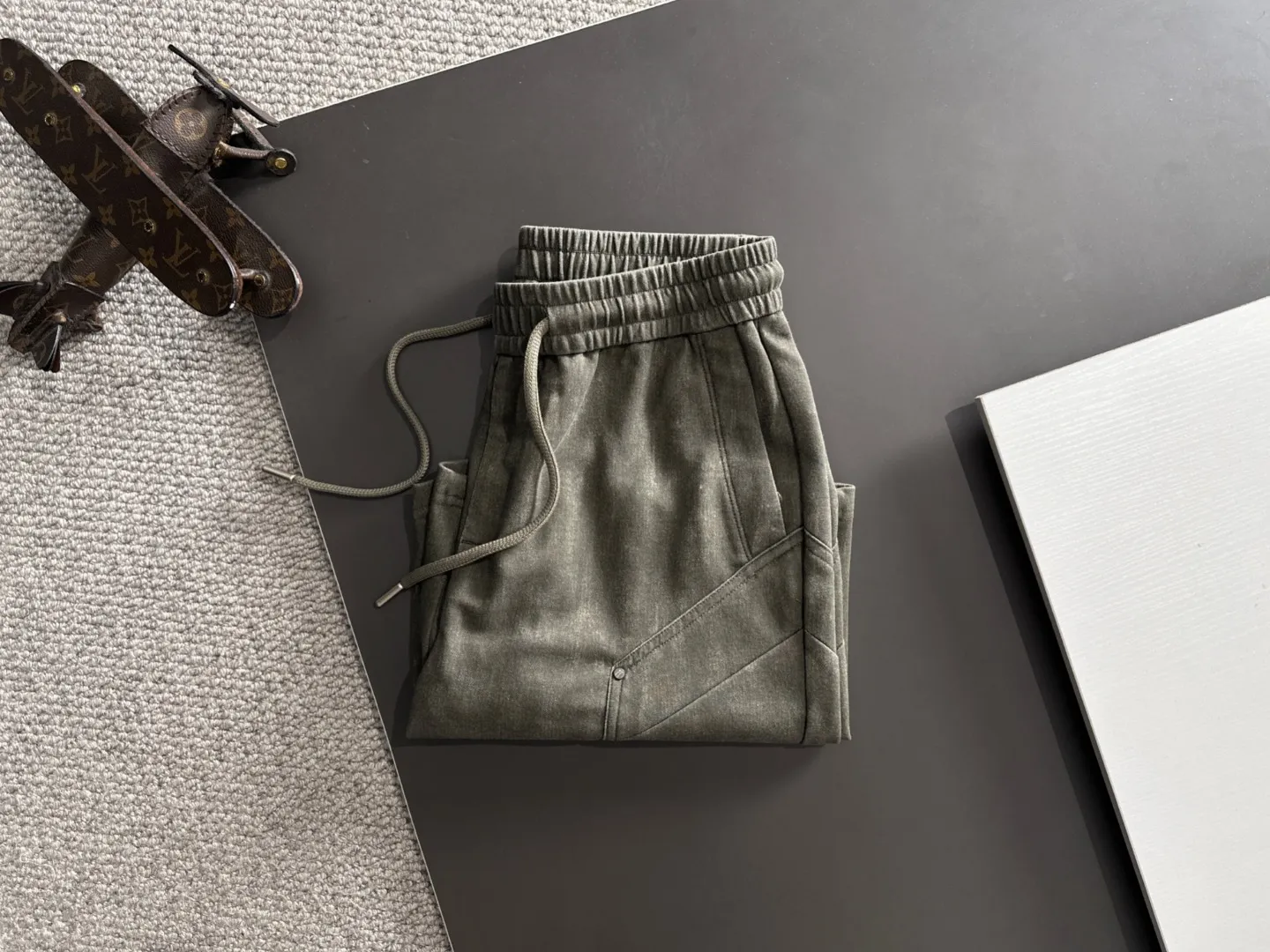Next day shipping Premium goods EA 7 2026 Spring and Summer New Arrival elastic band casual shorts, counter custom fabrics Breathable, high comfort, impeccable details, brand element design concept, reflecting high quality. It feels delicate and soft! It presents a casual cut and the upper body shape is great! Sizes:S-3XL