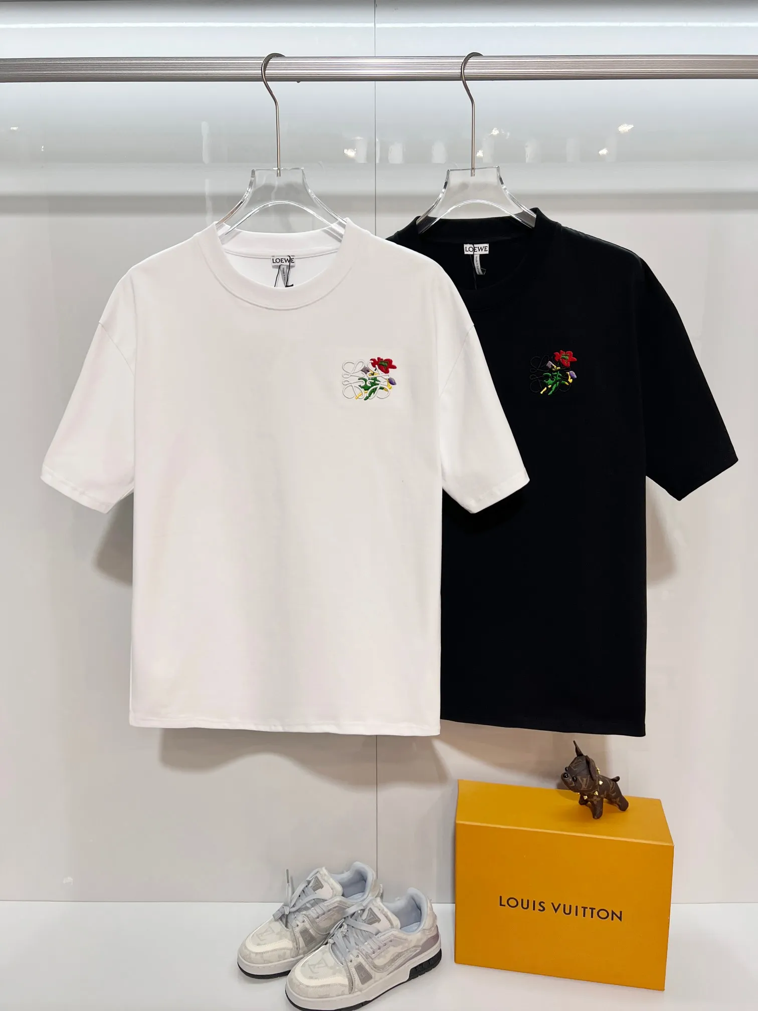 LOEWE/ Quality T Classic 🪡 LOGO 2025ss Quality Versatile Quality : Black.White Size：XS S M L