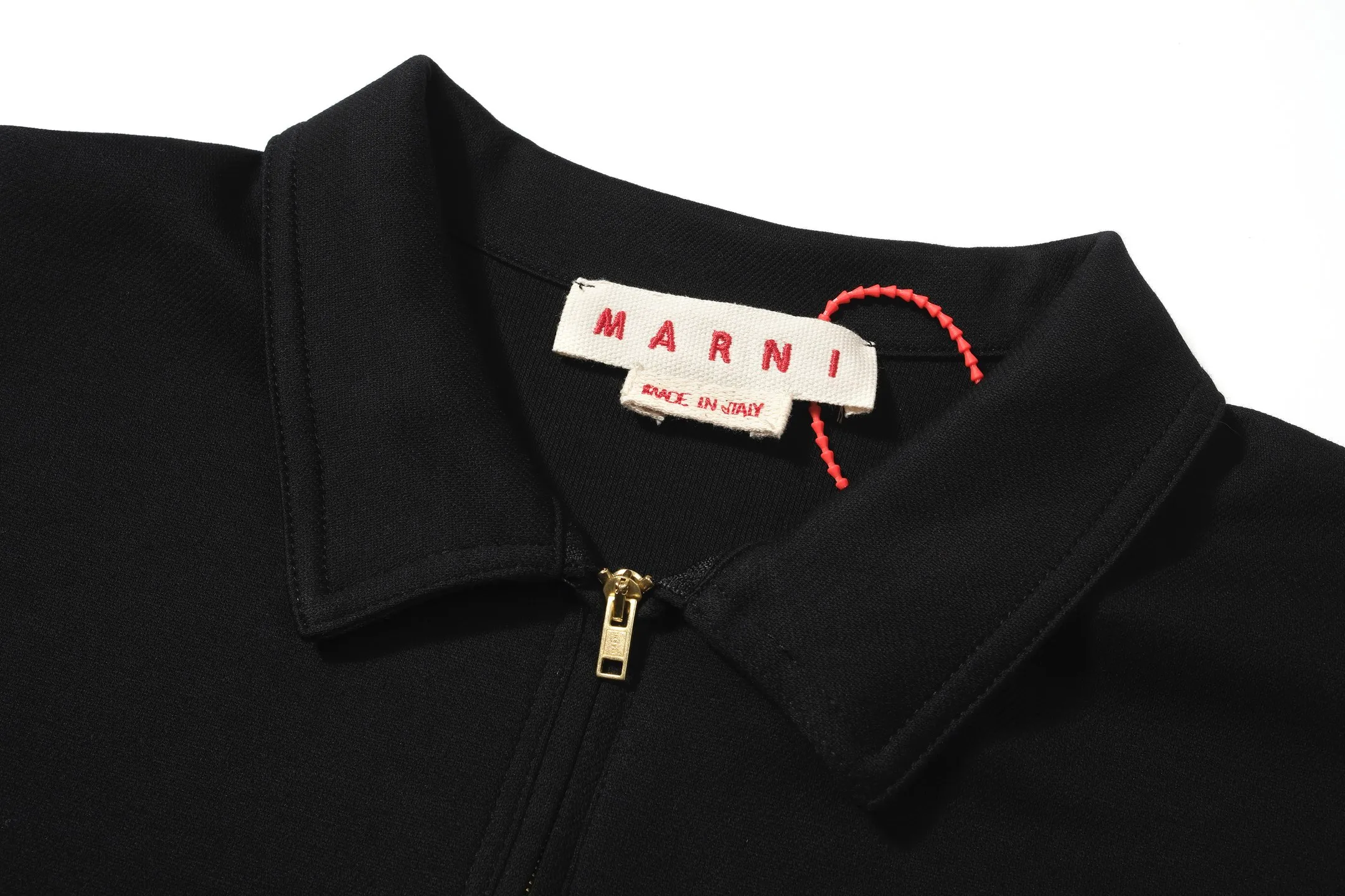 Black In Stock 🚨 3273#Marni Double pocket zipper POLO short-sleeved T-shirt Black 46 yards 48 yards 50 yards 52 yards Product number: 3273#18017011