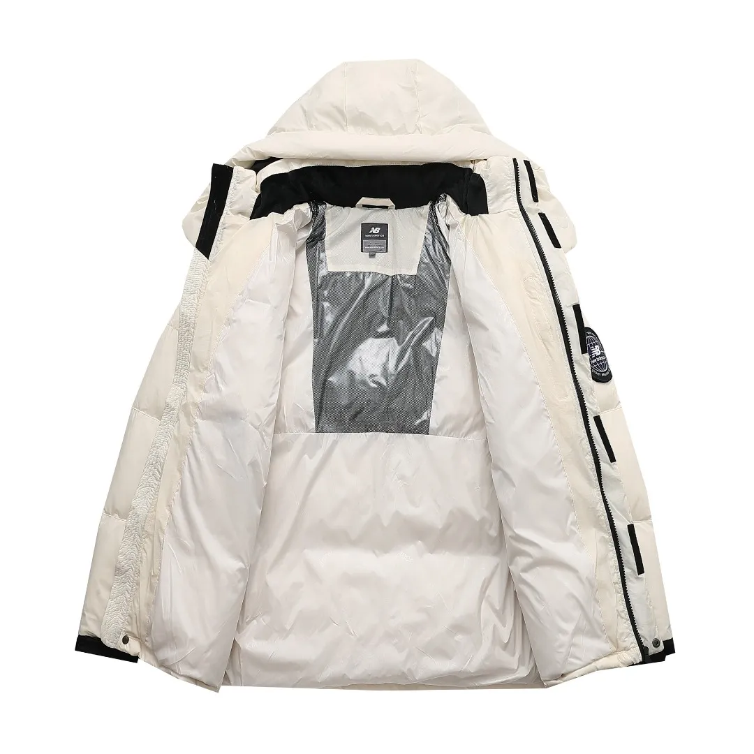 Top version Color: Beige sizi: See the last picture New Balance/New Balance Velcro Medal Couple Down Jacket Xiaohongshu Hot Sale! Counter synchronization, the highest version on the market! ! Cabinet version 💰 Feel free to compare the real shot details! The Classic Versatile model has a loose and slim upper body, premium fabrics, detachable badges on the hood and sleeves, and custom zipper molding, with perfectly reproduced details! The interior is designed with a double-layer anti-down liner, filled with white duck down, and 350g of down. It is very fluffy, and the most important thing is that it has strong warmth retention. It can be used in the north and south without stress in the winter! The cuffs have NB 3m reflective logo, all the small details are 1:1, and are extremely warm. It is suitable for men and women. Highly recommended🔥