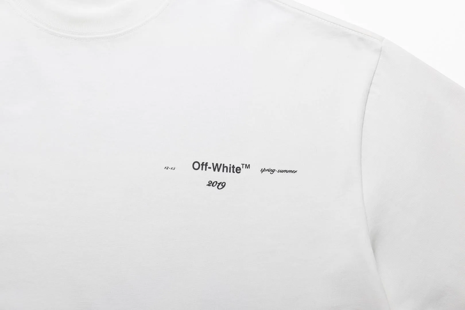 OF 01 OFF-WHITEClassic Hot Sale OW 19ss Same Style T Hot Sale ， ， ， ， ， 2000+ oversize ， 220 ， ， 260 32 ， ， 1*1 ， 。 ， ， ， ， YB 。 ， ？ ， ， ， 。 ， ， Black， ， 。 ， ， ， ， …… YB ， logo 。 ： 、 Size:XS.S.M.L(oversize )