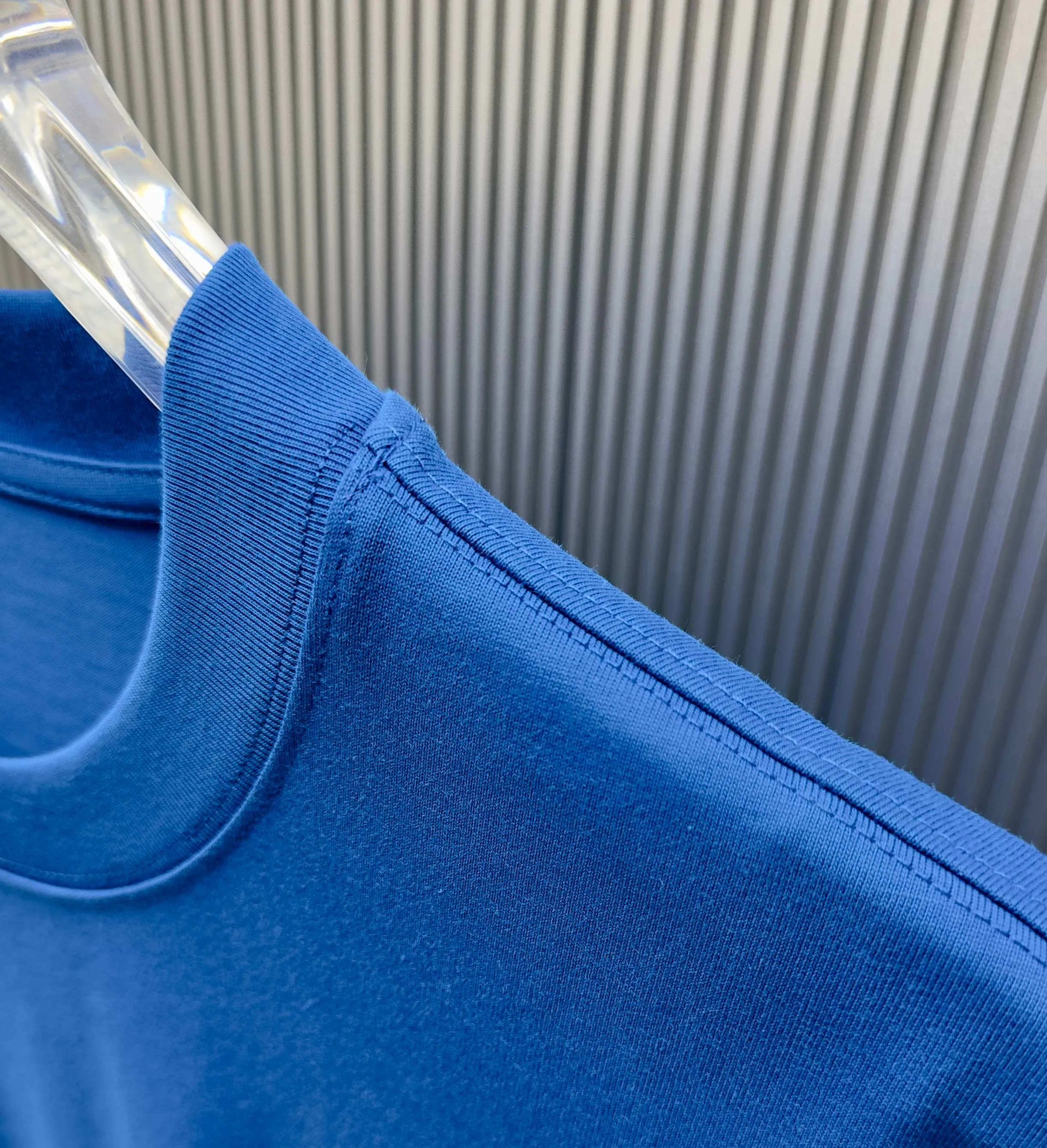 85💰 (Strictly control Quality) Style: off-white short-sleeved T-shirt Fabric: 300g double yarn 100% cotton Rib: 320g Sorona 1*1 trendy brand Process: Printing Color: White Night Blue Cool Blue Blue Floral Gray Black Size: M-4XL No gender distinction Men and women Same Style