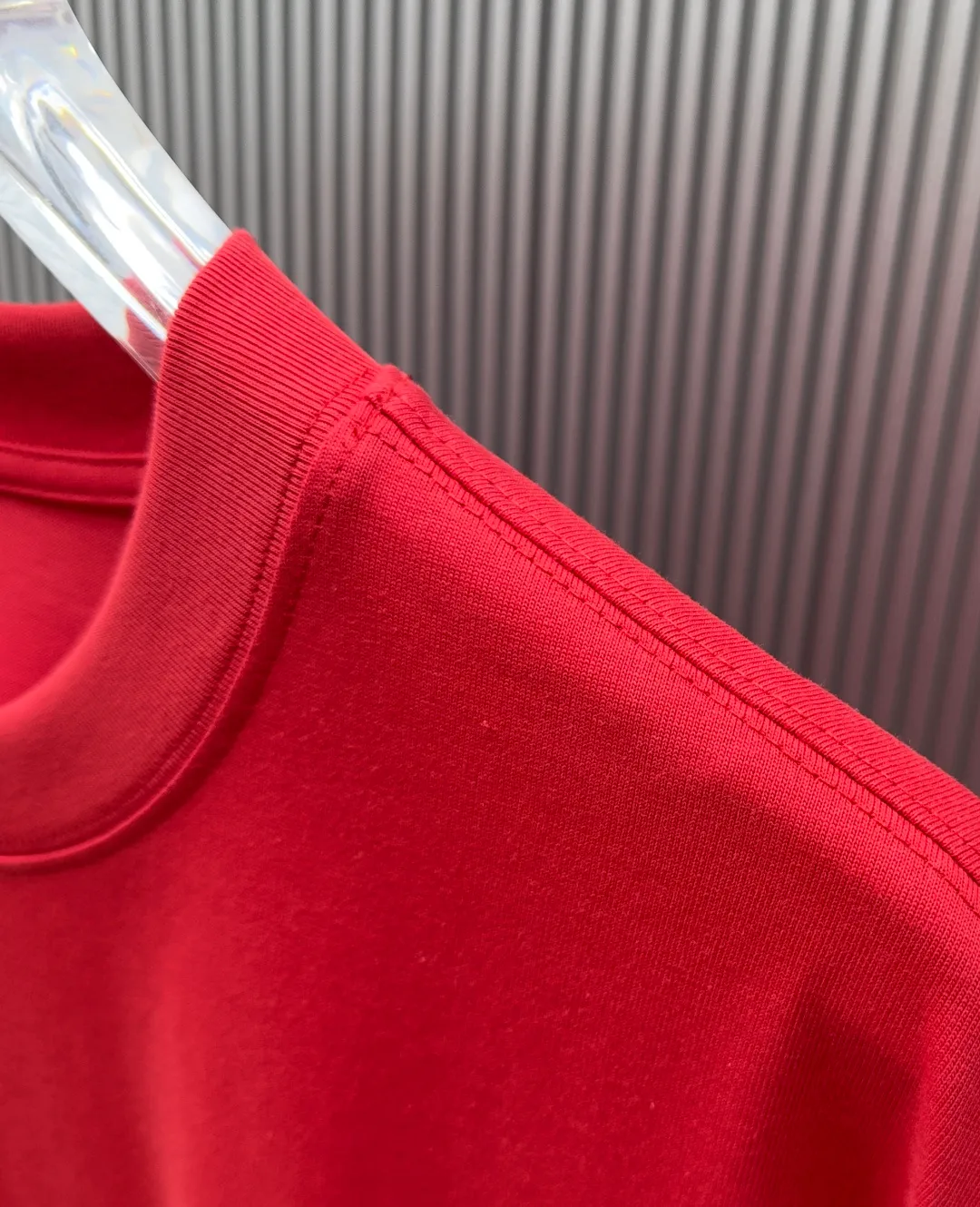 85💰 (Strictly control Quality) Style: off-white short-sleeved T-shirt Fabric: 300g double yarn 100% cotton Rib: 320g Sorona 1*1 trendy brand Process: Printing Color: White Pink Red Blue Gray Black Size: M-4XL No gender distinction Men and women Same Style