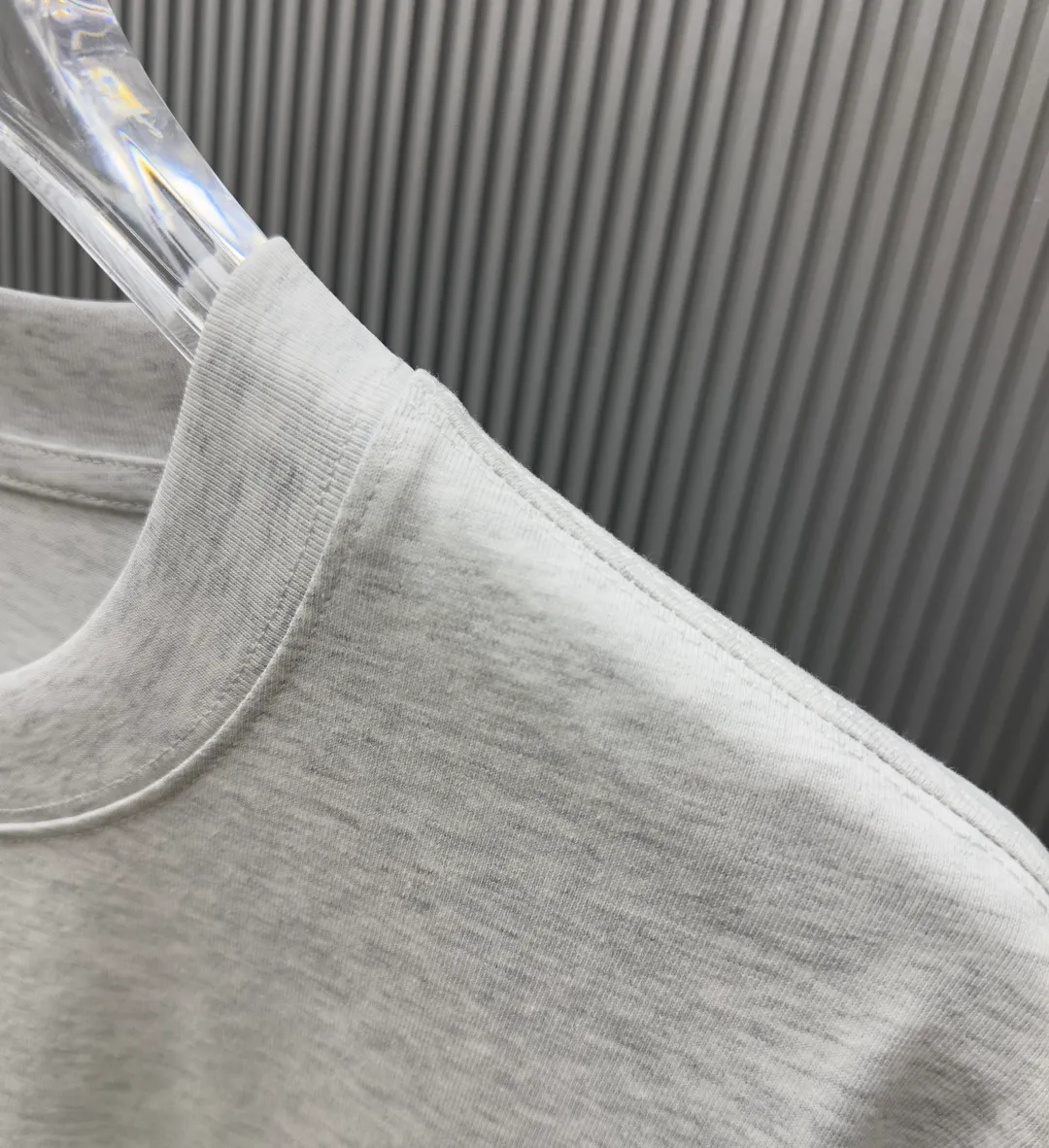 85💰 (Strictly control Quality) Style: off-white short-sleeved T-shirt Fabric: 300g double yarn 100% cotton Rib: 320g Sorona 1*1 trendy brand Process: Printing Color: White Orange Pink Red Floral Gray Black Size: M-4XL No gender distinction Men and women Same Style