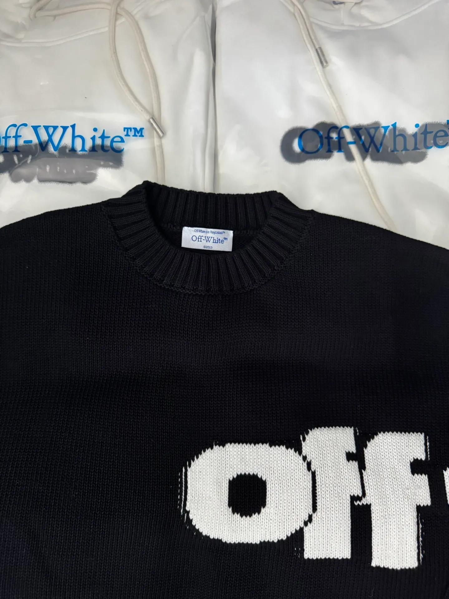 OF 208 OFF-WHITEClassic Hot Sale OW 25FW Same Style 32 ， Premium ， ， 0.8 ， 。 ， ， 。 ， ， ， ，Breathable 。 ， ， ， 100-200 ， ， 。 ， ， ， 。 Quality ， ， ， ， 。 ： 、Cream White Size:S.M.L(oversize ) OW Size S 68、 118、 60【 175/150 】 M 70、 122、 61【 185/170 】 L 72、 126、 62【 195/190 】 【 ： ！】