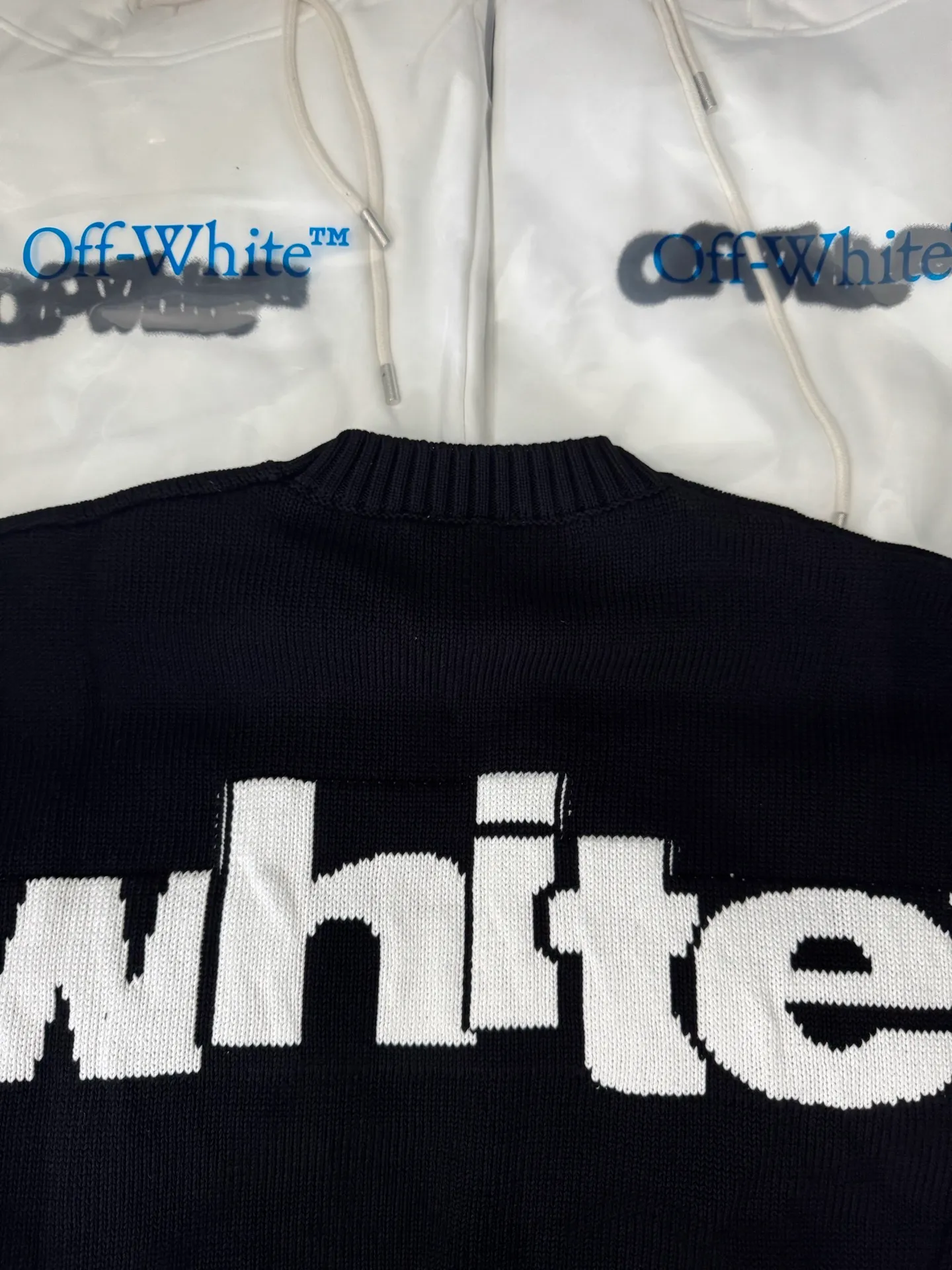 OF 208 OFF-WHITEClassic Hot Sale OW 25FW Same Style 32 ， Premium ， ， 0.8 ， 。 ， ， 。 ， ， ， ，Breathable 。 ， ， ， 100-200 ， ， 。 ， ， ， 。 Quality ， ， ， ， 。 ： 、Cream White Size:S.M.L(oversize ) OW Size S 68、 118、 60【 175/150 】 M 70、 122、 61【 185/170 】 L 72、 126、 62【 195/190 】 【 ： ！】