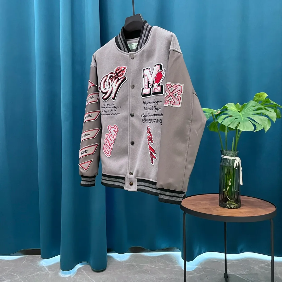 OFF WHITE➡️2024ss ， 。 ， 。 1 ， ， 900 ， ， 。 ， 。Premium ！ ！ Quality！