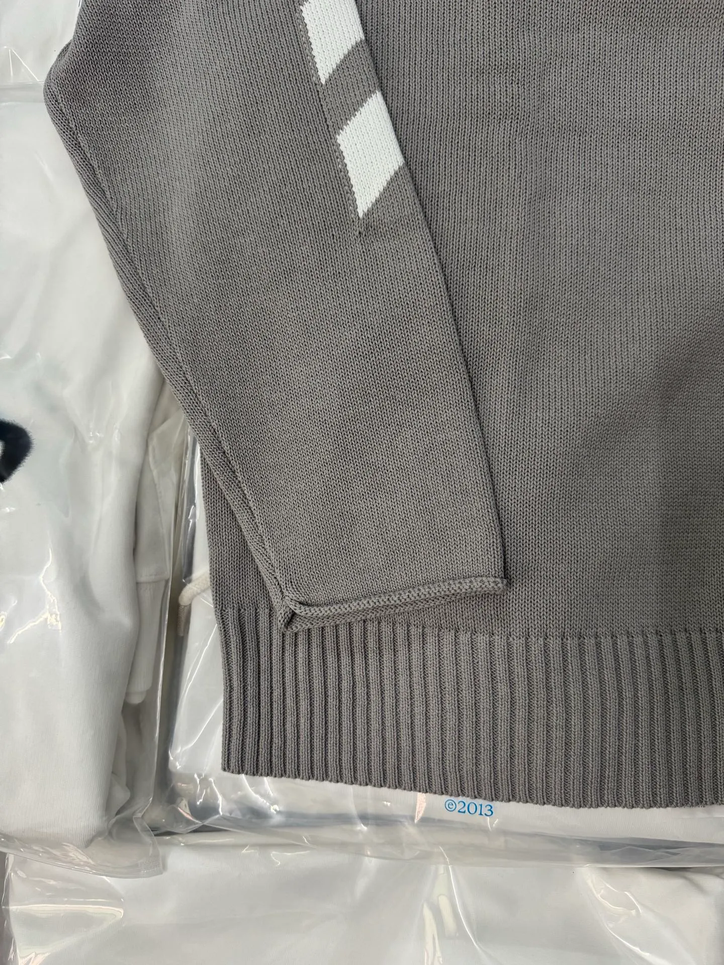 OF 204 P170 OFF-WHITEClassic Hot Sale OW 22FWClassic Same Style 32 ， Premium ， ， 0.8 ， 。 ， ， 。 ， ， ， ，Breathable 。 ， ， ， 100-200 ， ， 。 ， ， ， 。 Quality ， ， ， ， 。 ： Size:S.M.L(oversize ) OW Size S 68、 118、 60【 175/150 】 M 70、 122、 61【 185/170 】 L 72、 126、 62【 195/190 】 【 ： ！】