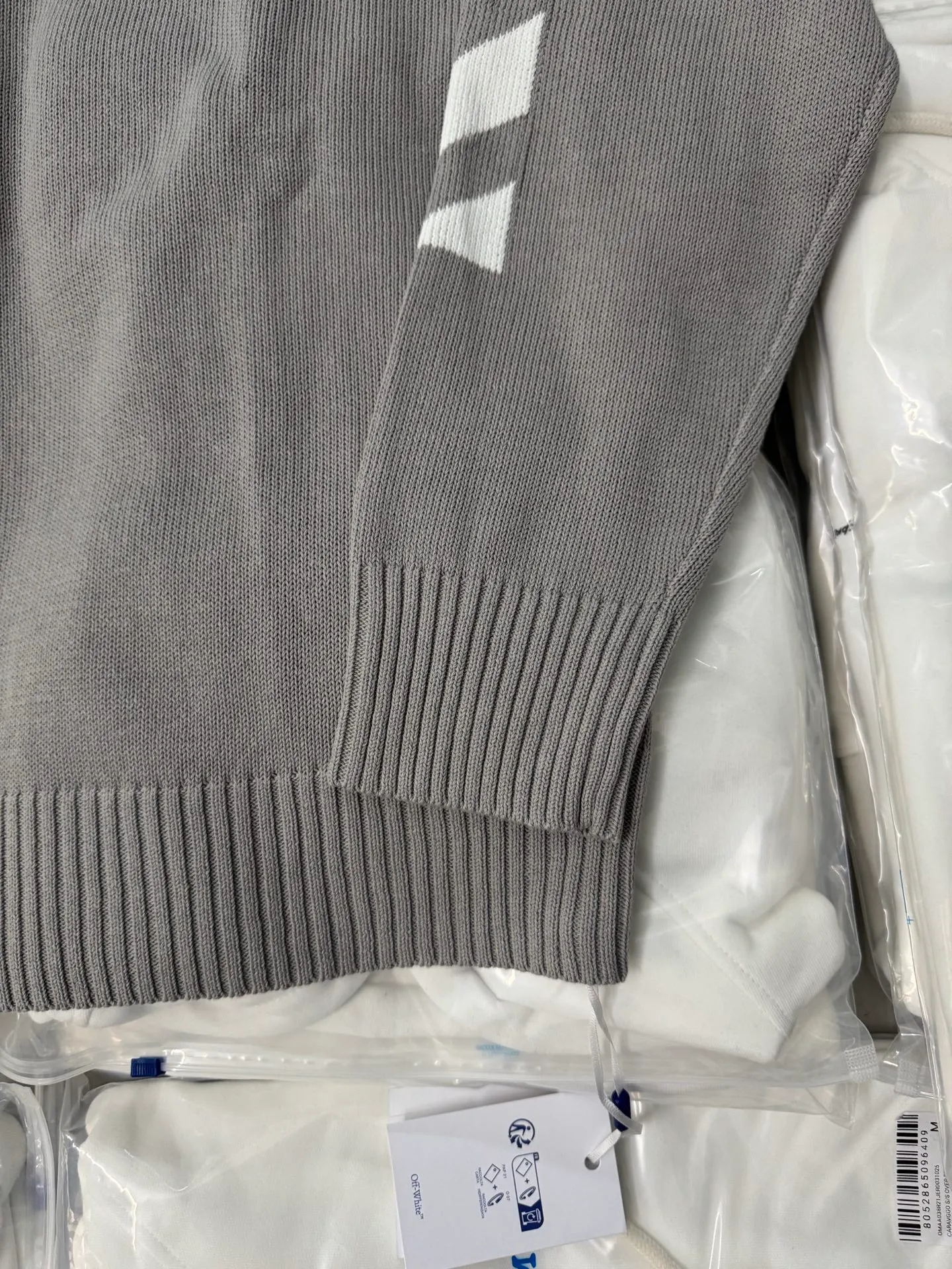 OF 204 P170 OFF-WHITEClassic Hot Sale OW 22FWClassic Same Style 32 ， Premium ， ， 0.8 ， 。 ， ， 。 ， ， ， ，Breathable 。 ， ， ， 100-200 ， ， 。 ， ， ， 。 Quality ， ， ， ， 。 ： Size:S.M.L(oversize ) OW Size S 68、 118、 60【 175/150 】 M 70、 122、 61【 185/170 】 L 72、 126、 62【 195/190 】 【 ： ！】