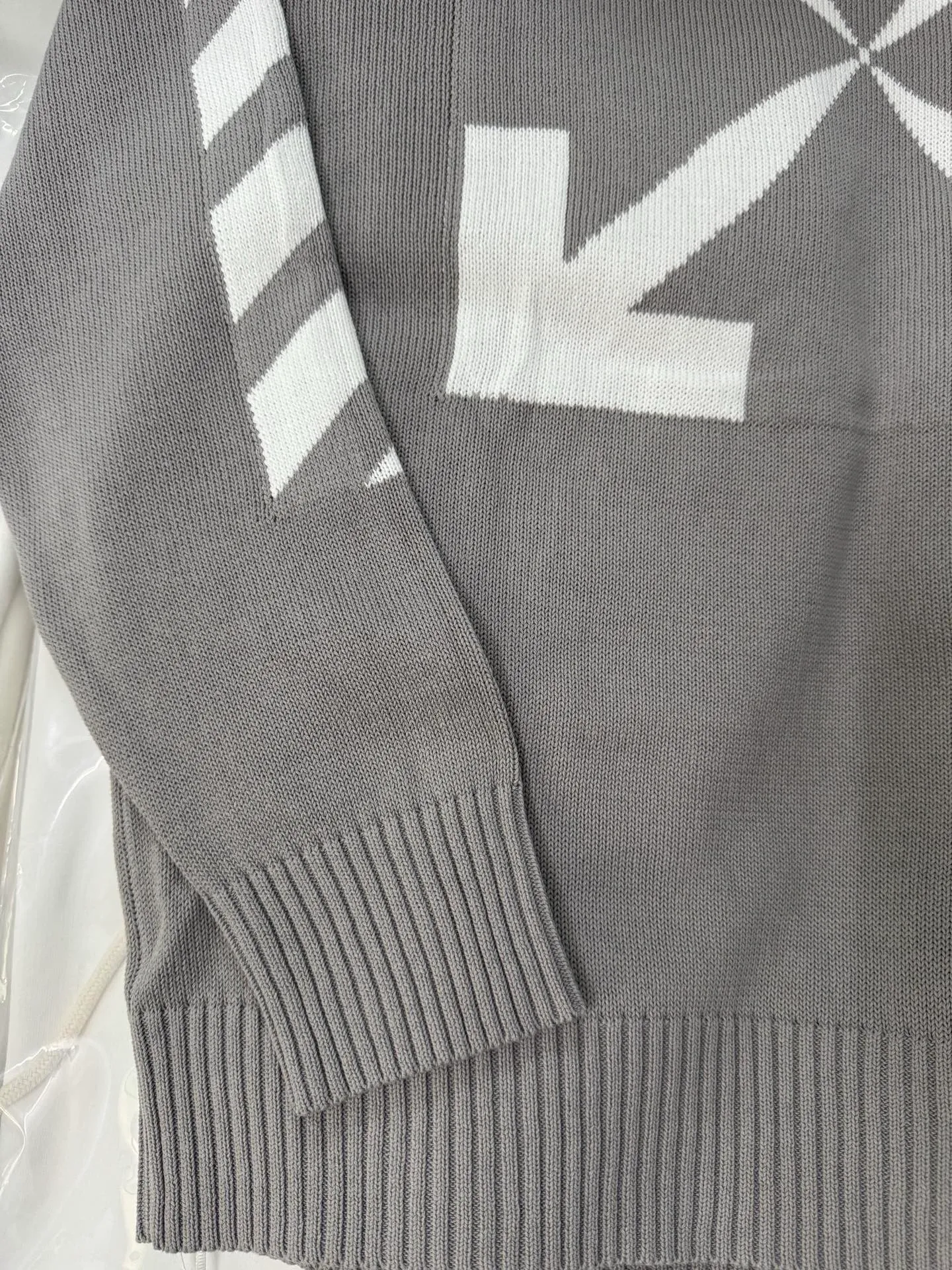 OF 204 P170 OFF-WHITEClassic Hot Sale OW 22FWClassic Same Style 32 ， Premium ， ， 0.8 ， 。 ， ， 。 ， ， ， ，Breathable 。 ， ， ， 100-200 ， ， 。 ， ， ， 。 Quality ， ， ， ， 。 ： Size:S.M.L(oversize ) OW Size S 68、 118、 60【 175/150 】 M 70、 122、 61【 185/170 】 L 72、 126、 62【 195/190 】 【 ： ！】