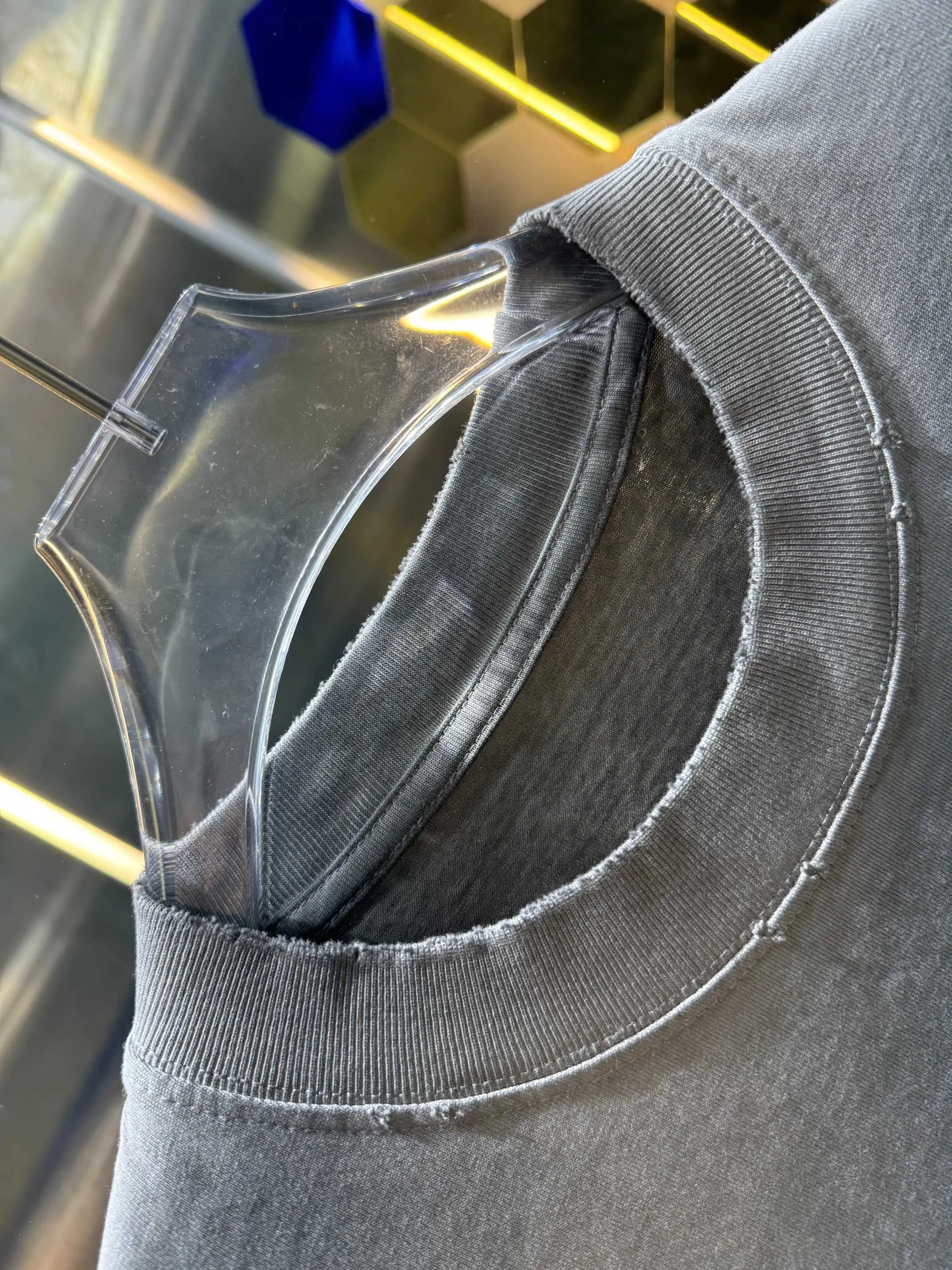 OFF-white/2026 Spring/Summer New Arrival Washed and worn 320g round neck short-sleeved tee, same style loose version for men and women, hangtag, collar label, wash mark, complete with three labels Color: Washed black, Washed white, Washed gray, Brown Size: S M L XL XXL