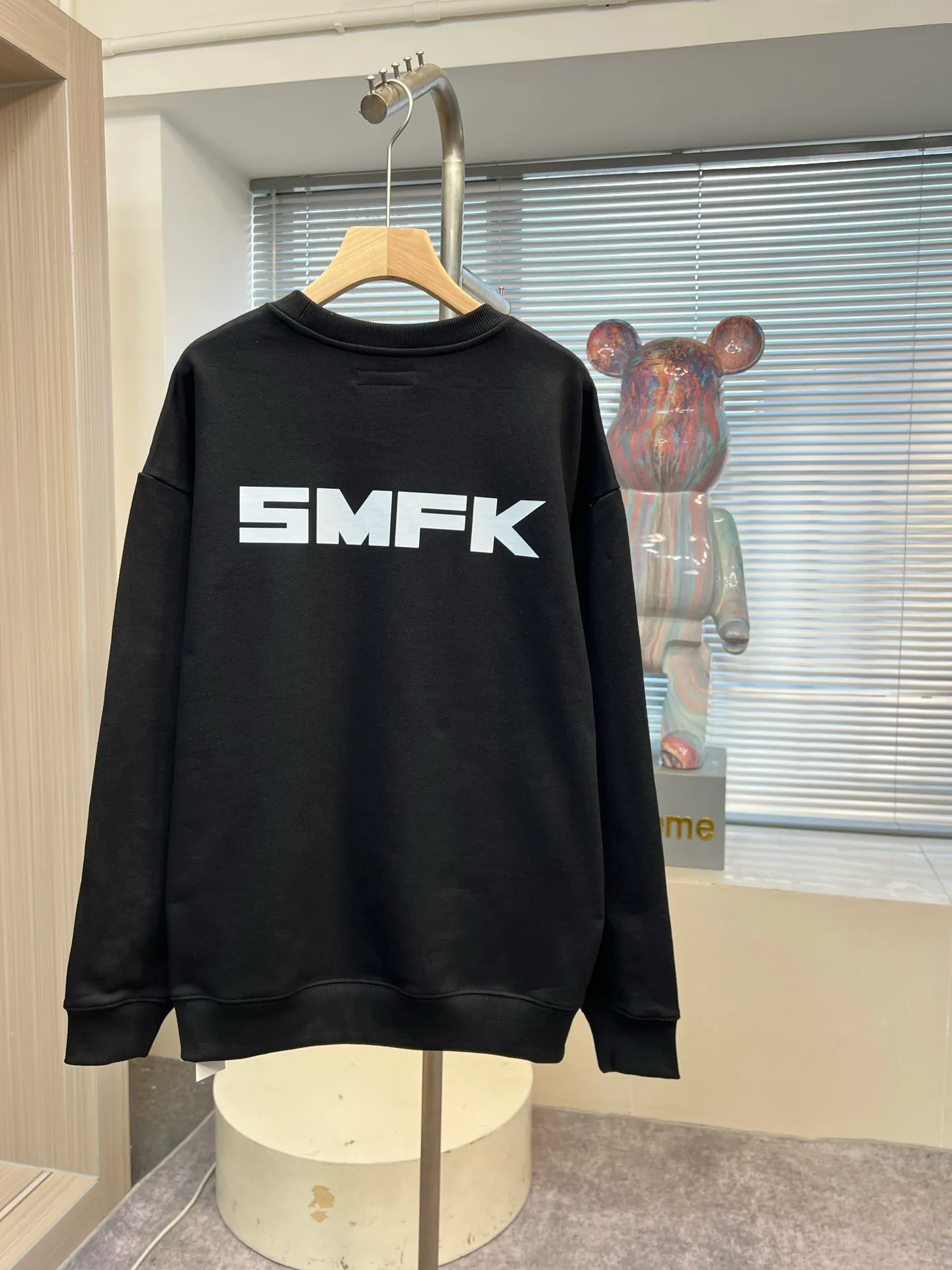 High Quality B 30 SMFK 2025 Autumn New Product ~ Black Magnolia long-sleeved round-neck sweatshirt, fashionable cross-print wide-body casual pure cotton pullover sweatshirt. It is equipped with 450 grams of washed 100% cotton fabric to prevent shrinkage and deformation. Nazha Same Style, full size In Stock Versatile looks slimming!