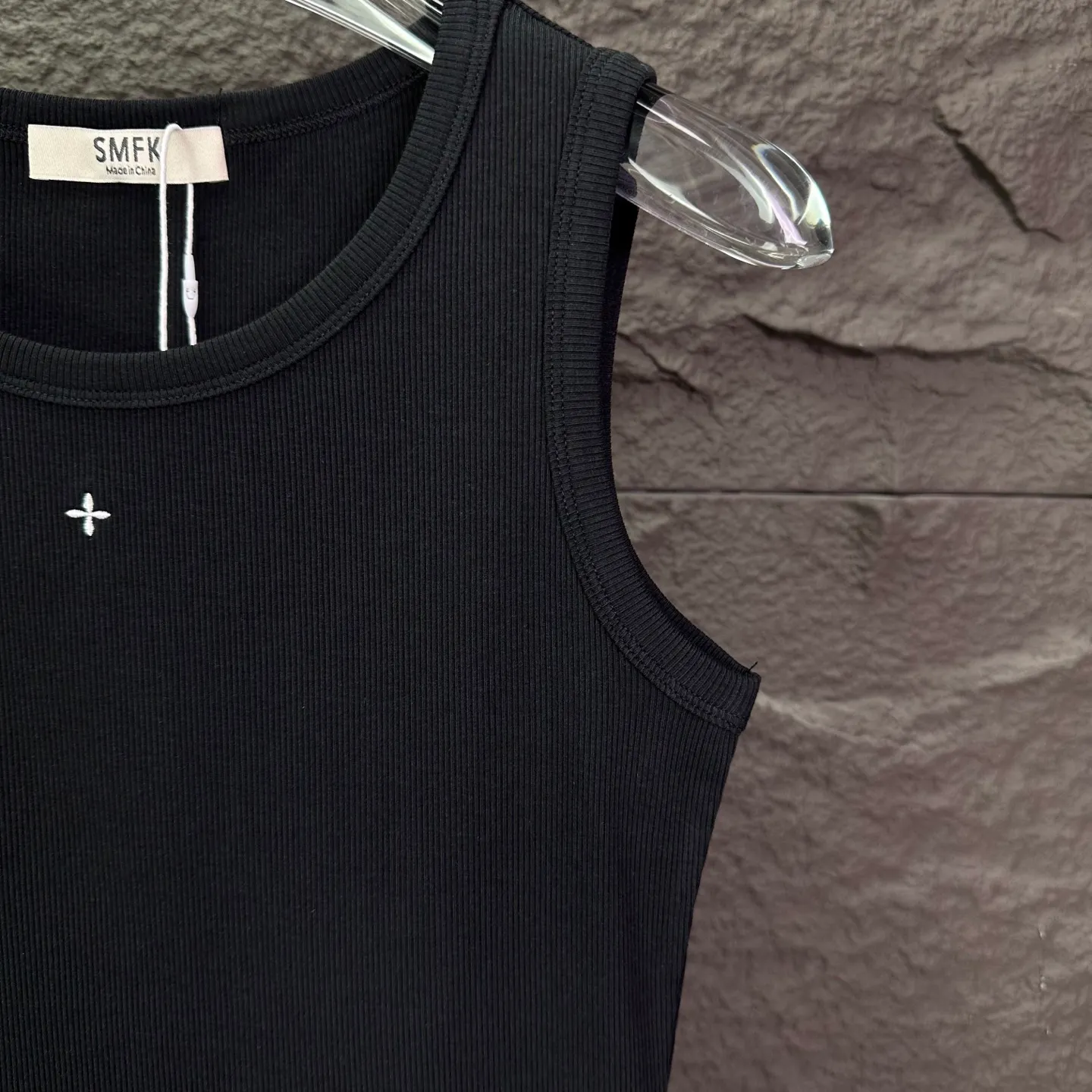(top version) SMFK 2026New Arrival embroidery🪡Classic badge women's vest 🔥High version🔥High version🔥 Original fabric Digital direct printing technology Internet celebrity Same Style High version High quality😘😘 The fabric is made of 300g pure cotton fabric, super comfortable to the touch, fashionable and individual, super Versatile, a good-looking vest, a must-have, packaging, tag Collar label washed wheat complete 👍 Color: Black, Pink, White Size: S, M, L