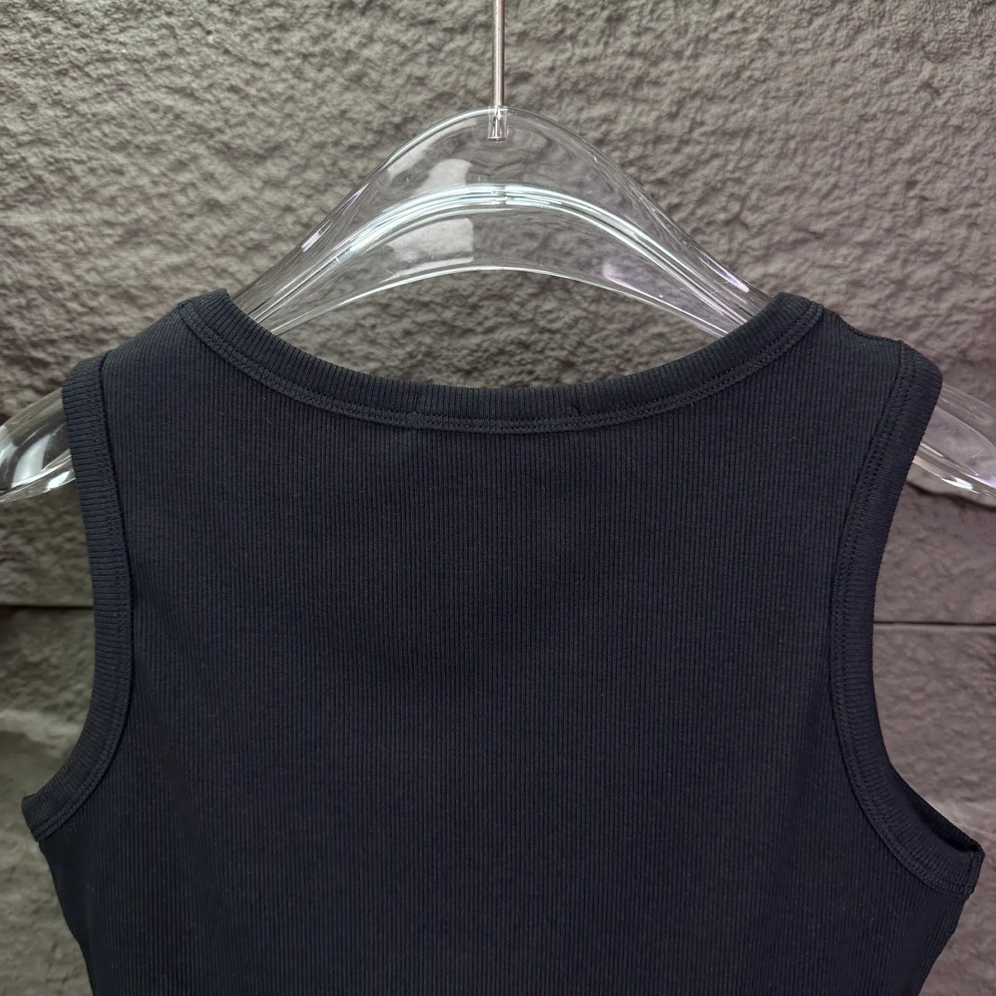 (top version) SMFK 2026New Arrival embroidery🪡Classic badge women's vest 🔥High version🔥High version🔥 Original fabric Digital direct printing technology Internet celebrity Same Style High version High quality😘😘 The fabric is made of 300g pure cotton fabric, super comfortable to the touch, fashionable and individual, super Versatile, a good-looking vest, a must-have, packaging, tag Collar label washed wheat complete 👍 Color: Black, Pink, White Size: S, M, L