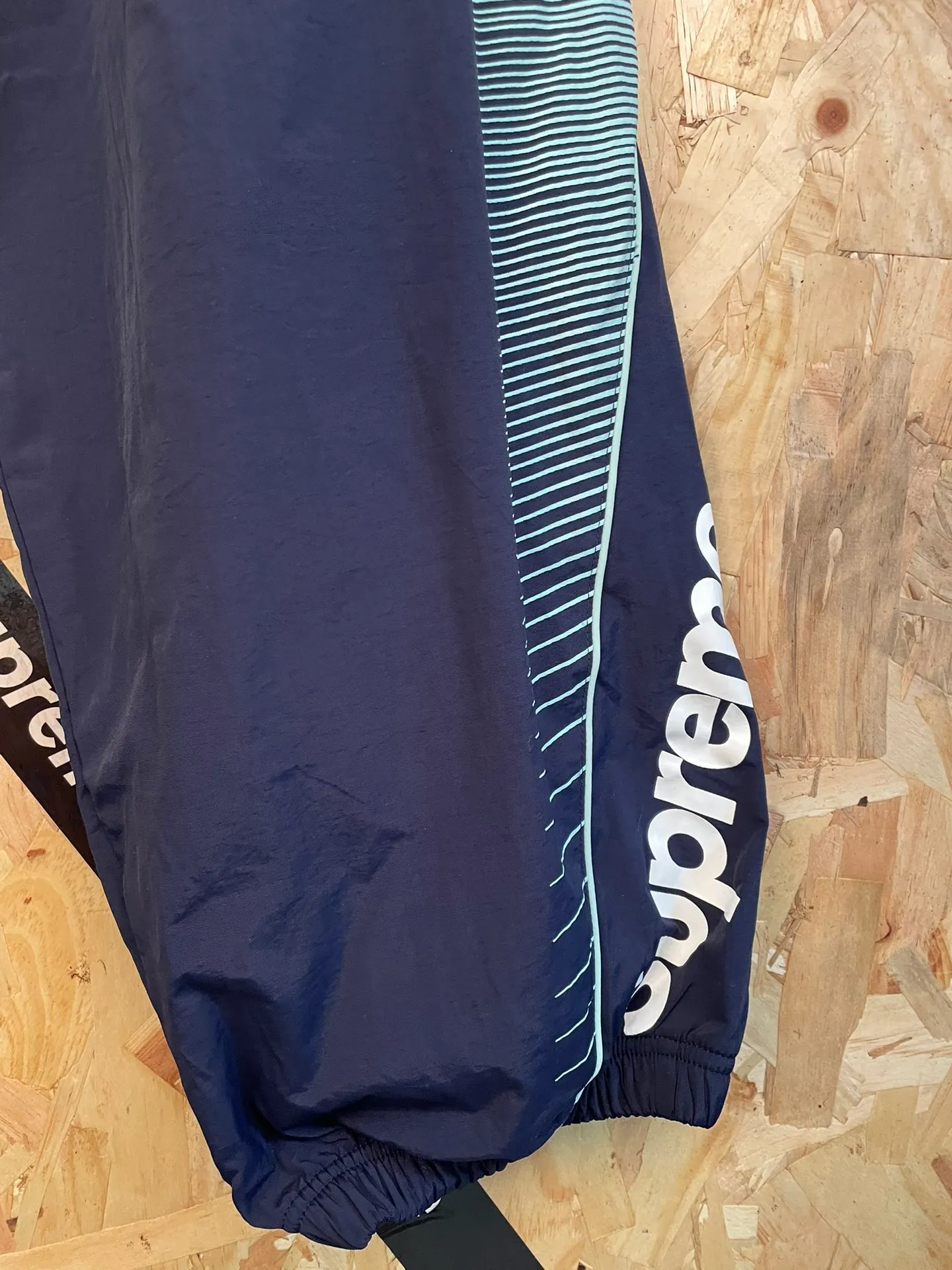 ￼ p150 Style number: 7103 Supreme SS 22 x Umbro co-branded Track Jacket hooded trendy suit casual sports trousers size: S M L XL color: Navy Blue trousers