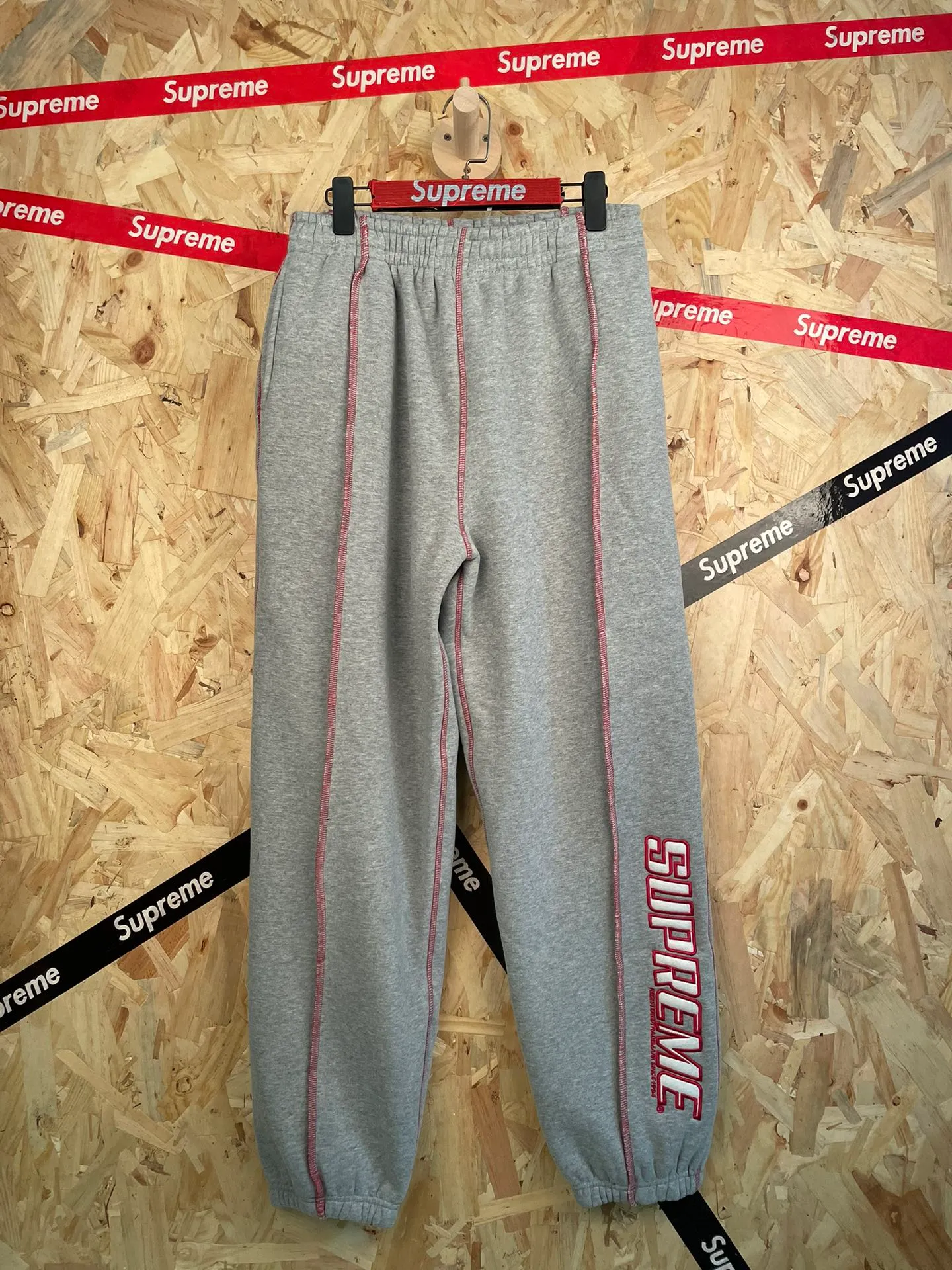 Style number: 7106 supreme American street embroidered topstitch sports trousers suit (plus velvet) size: S M L XL color: Gray pants