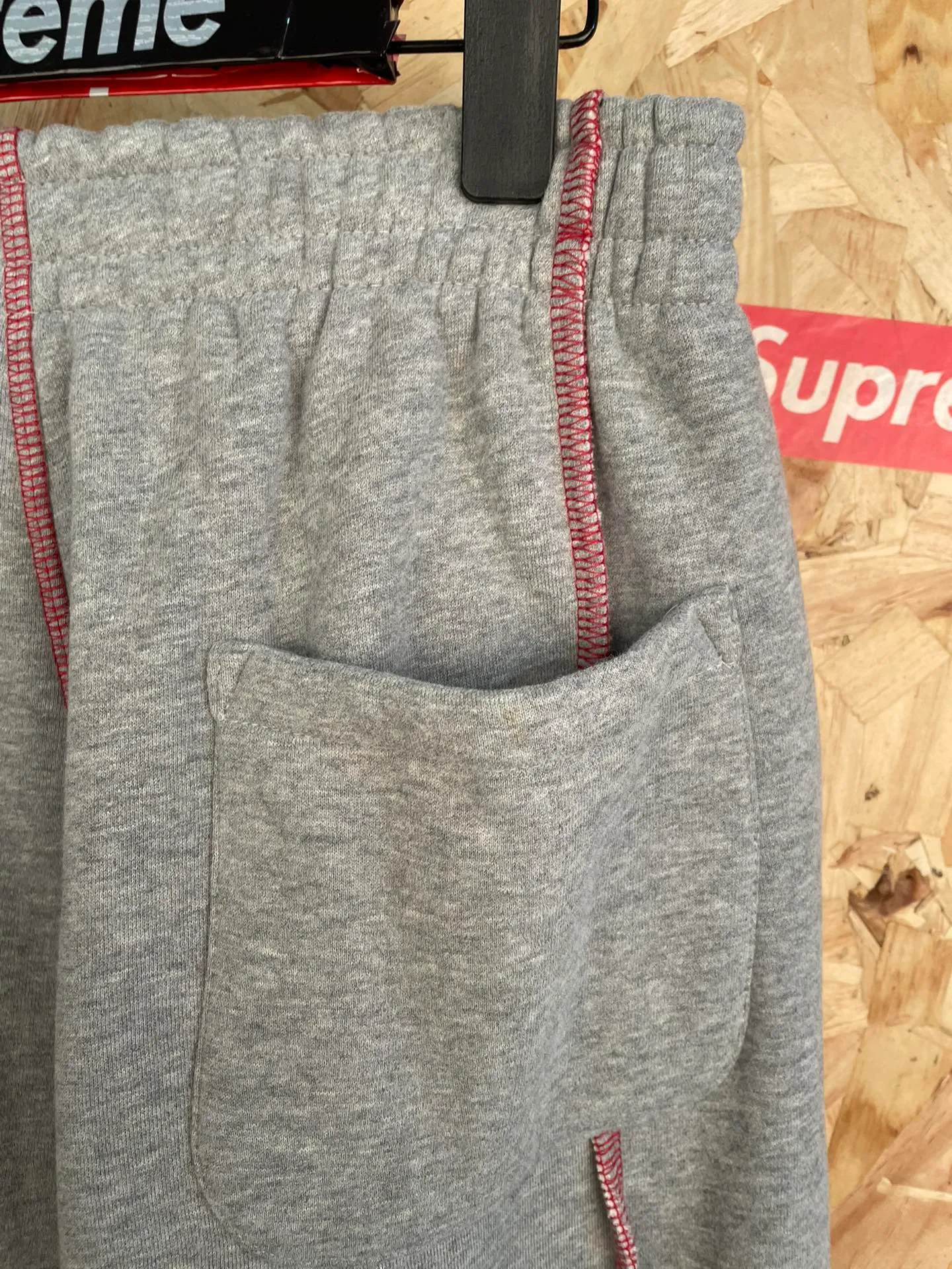 Style number: 7106 supreme American street embroidered topstitch sports trousers suit (plus velvet) size: S M L XL color: Gray pants