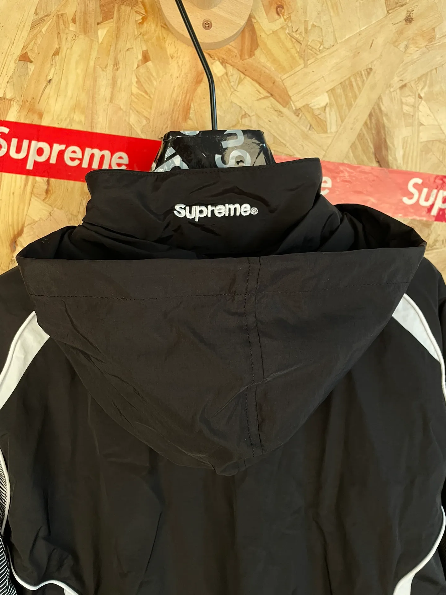 Style number: 8110 Supreme SS 22 x Umbro co-branded Track Jacket hooded trendy suit jacket size: S M L XL Color: Black Jacket