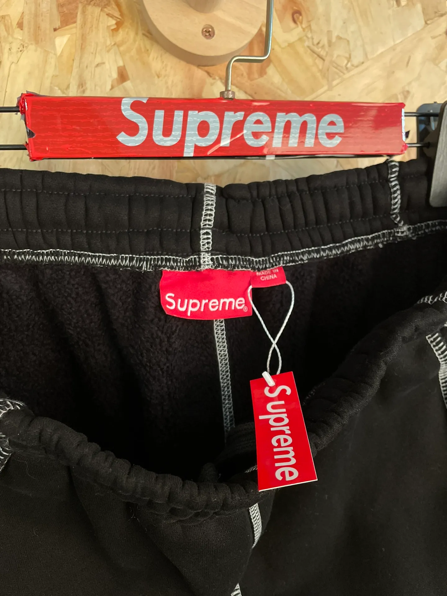 Style number: 7106 supreme American street embroidered topstitch sports trousers suit (plus velvet) size: S M L XL color: Black pants