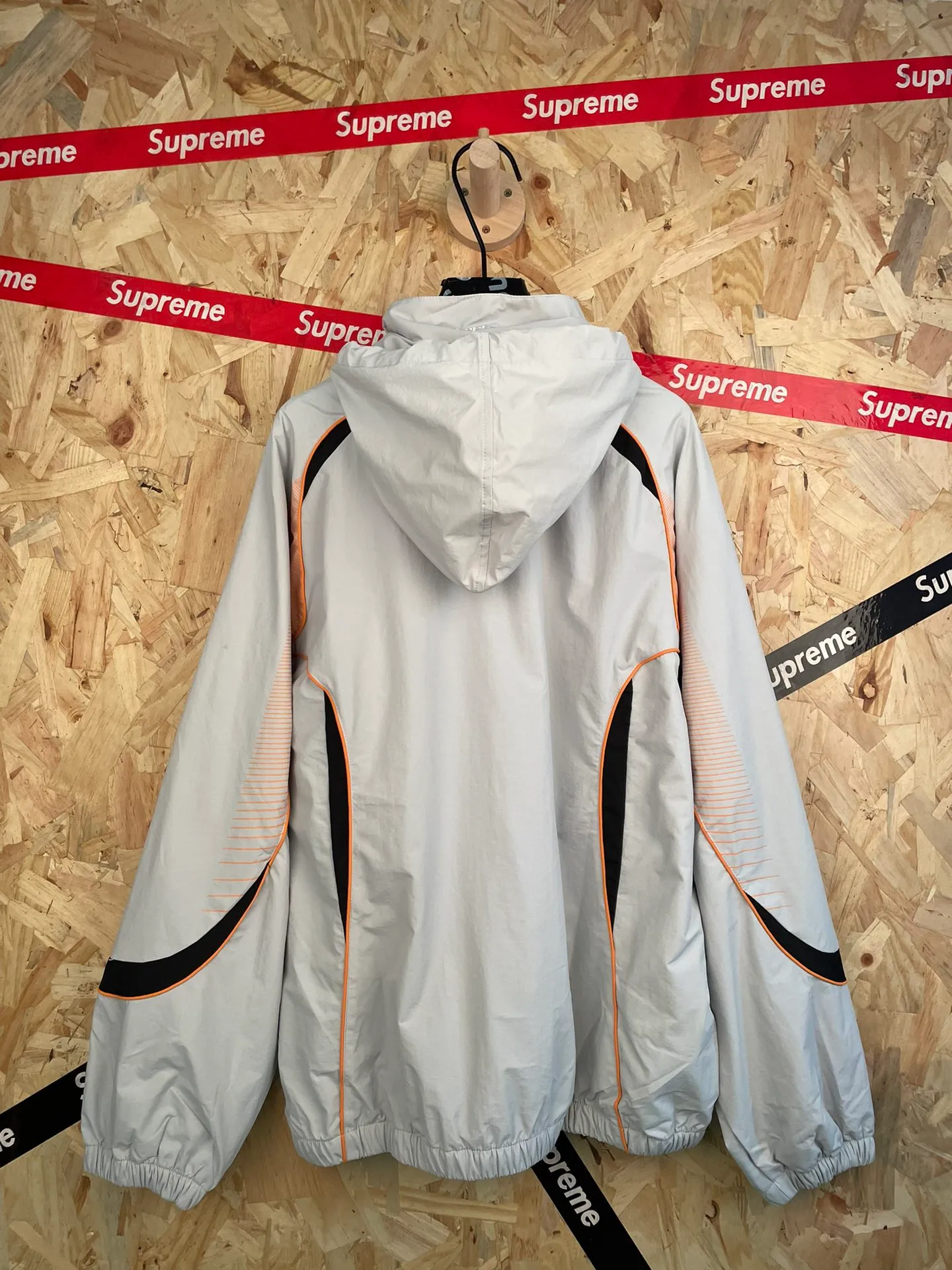 Style number: 8110 Supreme SS 22 x Umbro co-branded Track Jacket hooded trendy suit jacket size: S M L XL Color: Gray jacket
