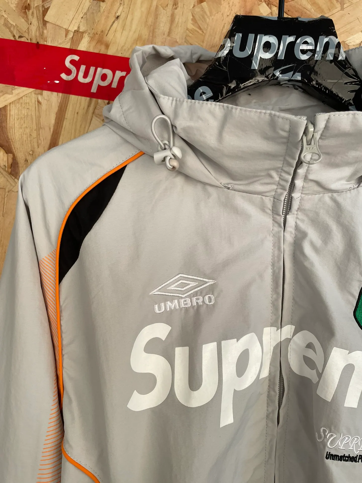Style number: 8110 Supreme SS 22 x Umbro co-branded Track Jacket hooded trendy suit jacket size: S M L XL Color: Gray jacket