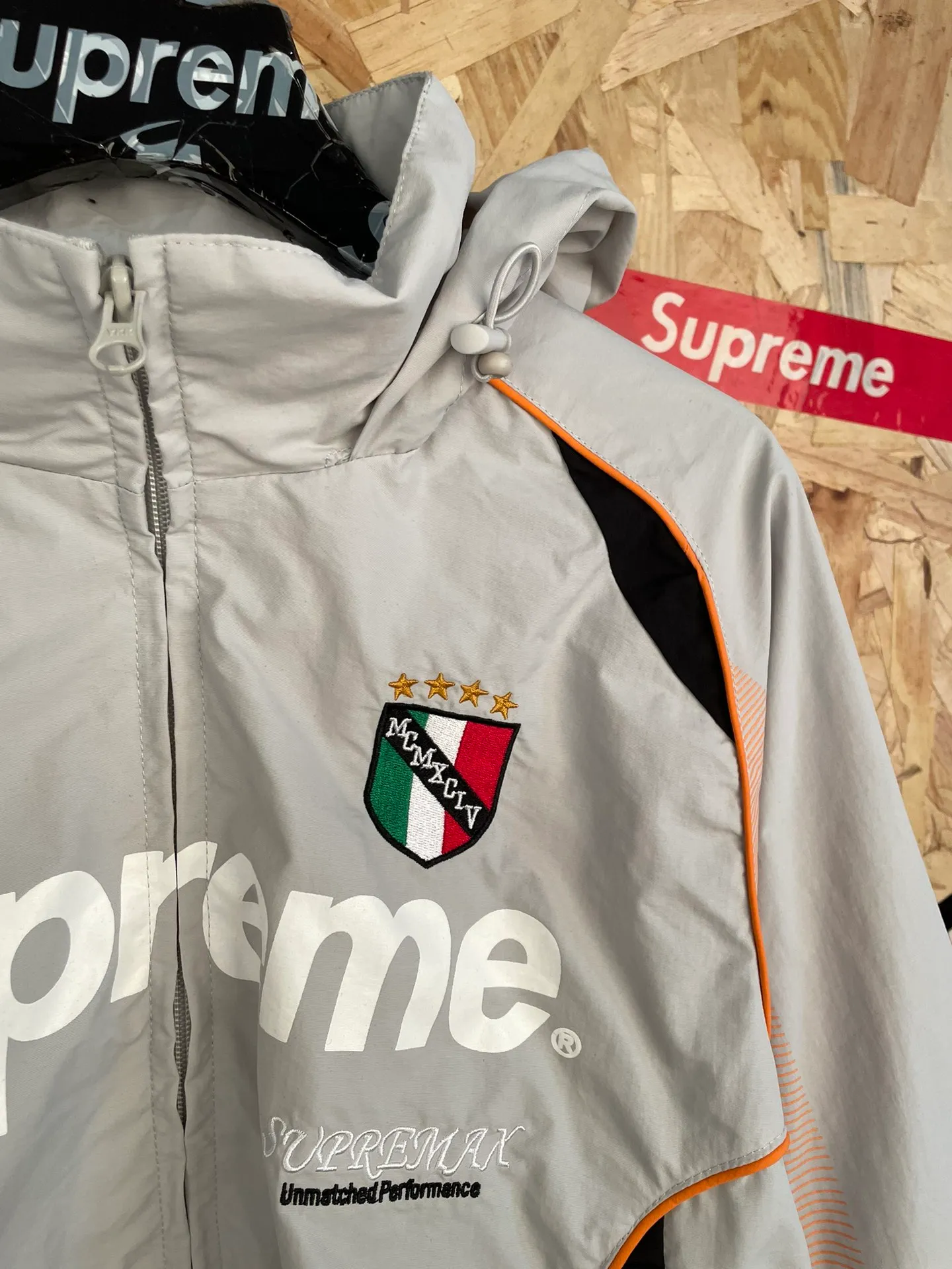 Style number: 8110 Supreme SS 22 x Umbro co-branded Track Jacket hooded trendy suit jacket size: S M L XL Color: Gray jacket
