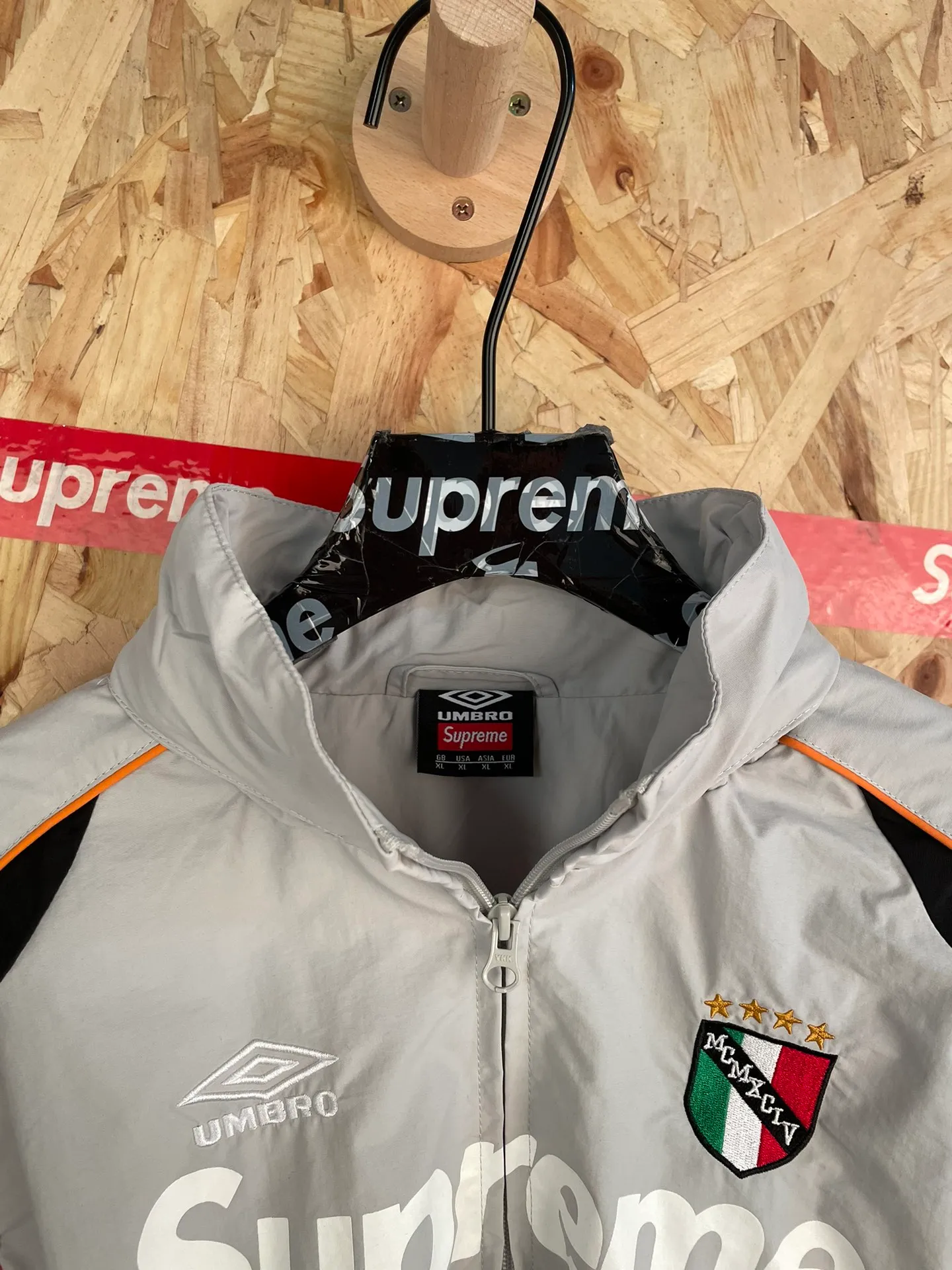 Style number: 8110 Supreme SS 22 x Umbro co-branded Track Jacket hooded trendy suit jacket size: S M L XL Color: Gray jacket