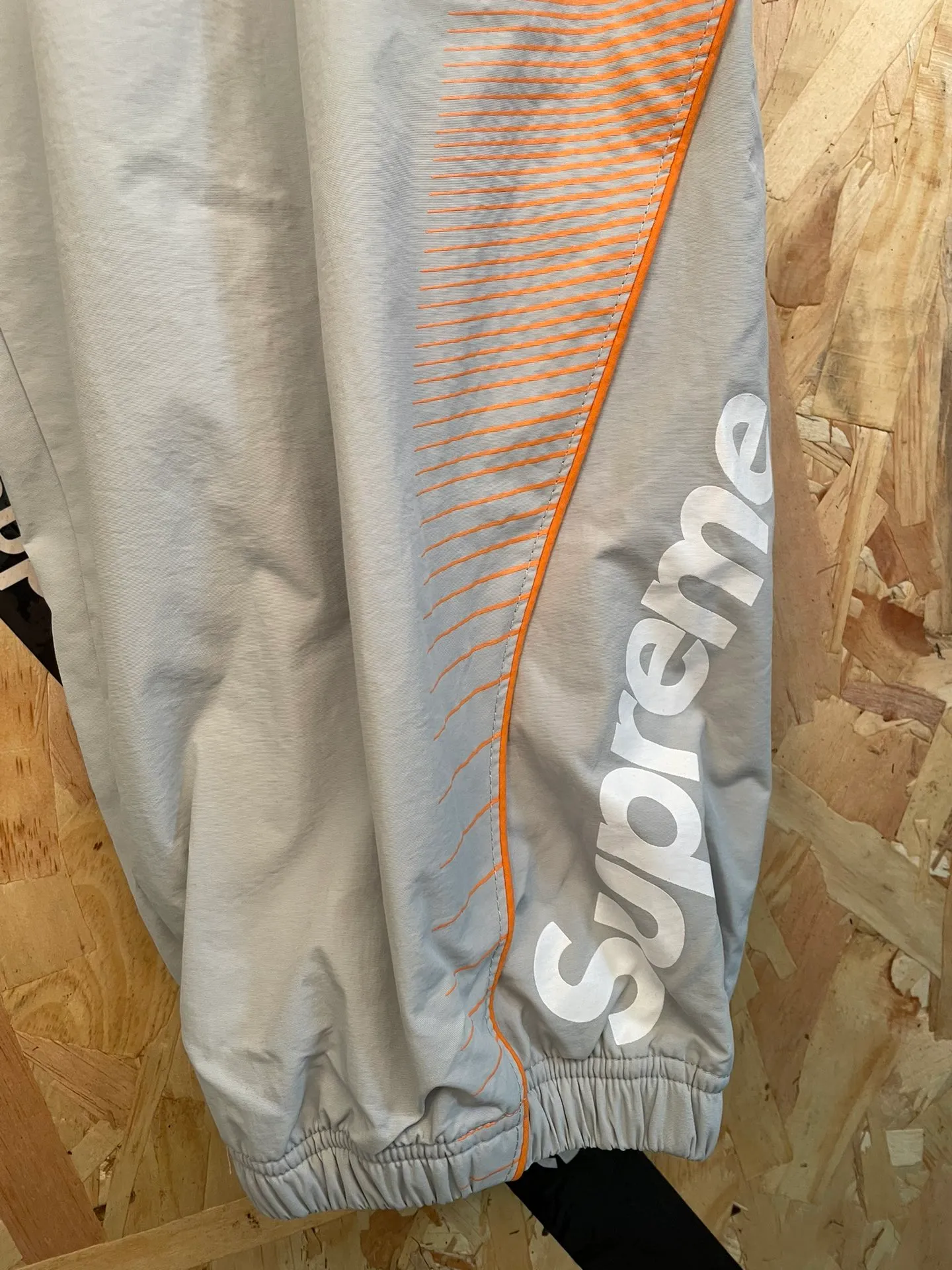 ￼ p150 Style number: 7103 Supreme SS 22 x Umbro co-branded Track Jacket hooded trendy suit casual sports trousers size: S M L XL color: Gray trousers