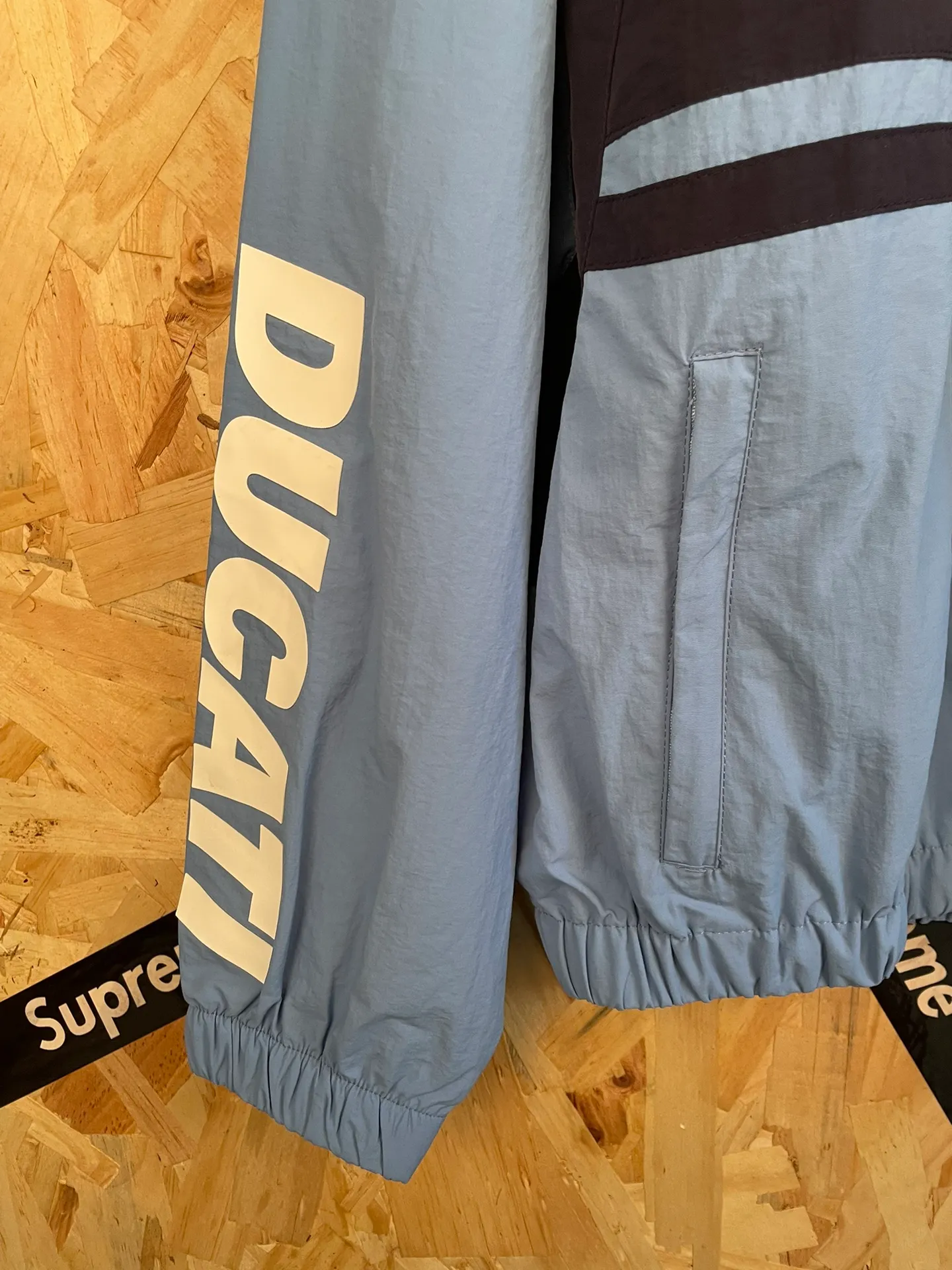 Style No.: 8102 Supreme x Ducati Joint Series Functional Racing Style Suit Windbreaker Jacket Size: S M L XL Color: Blue Jacket
