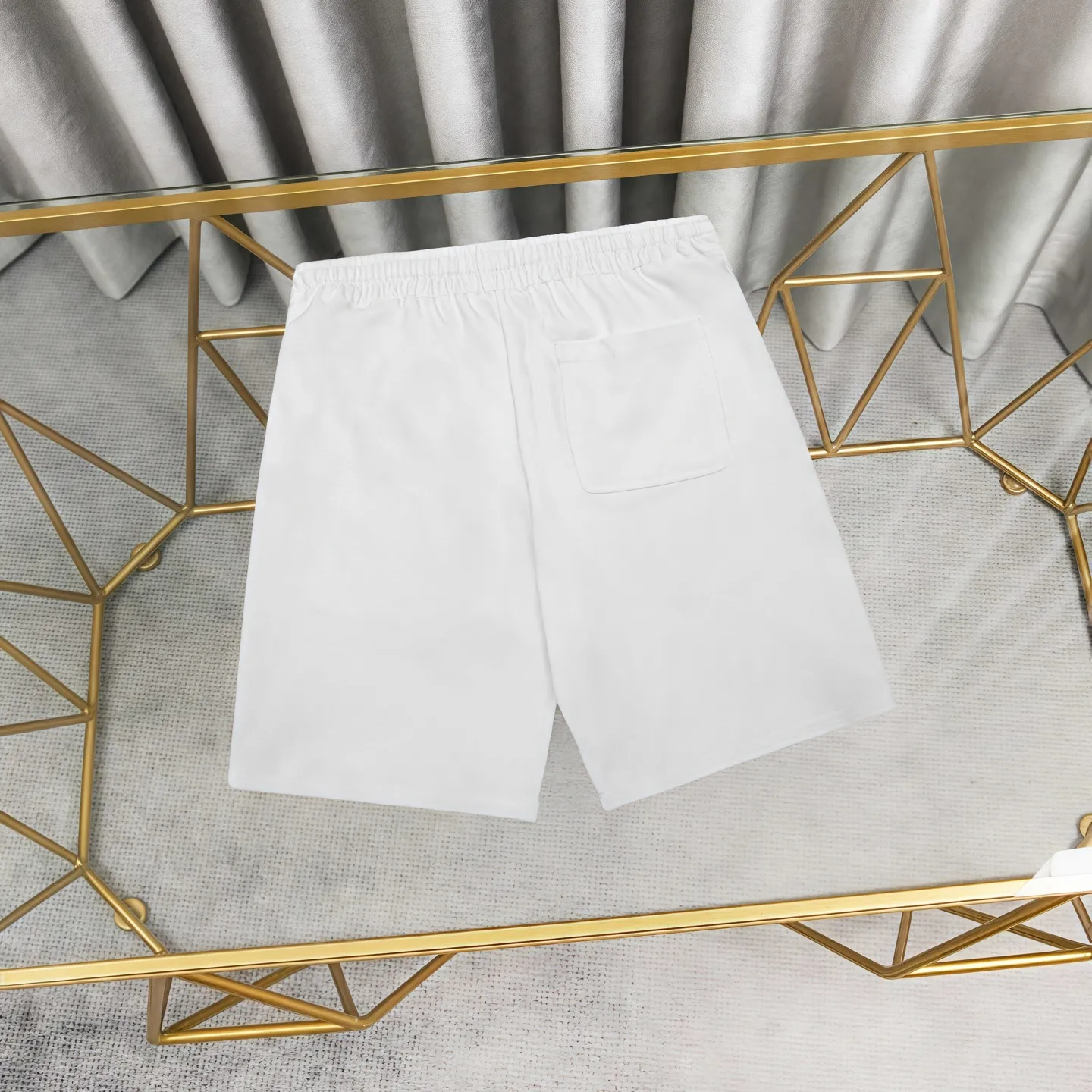 Supreme printed cotton sweatpants, shorts and shorts, 1:1 paired fabric, 380g terry, high gram weight, 100% pure cotton, pre-shrunk 1×1 double yarn and will not deform after washing. Same Style for men and women, official website details, letter logo printing, complete three labels, moisture-proof paper, different market currencies, feel free to compare OXS version, can wear up to 200 pounds without pressure, comfortable and stylish upper body, Color: Black, White Size: XS-L