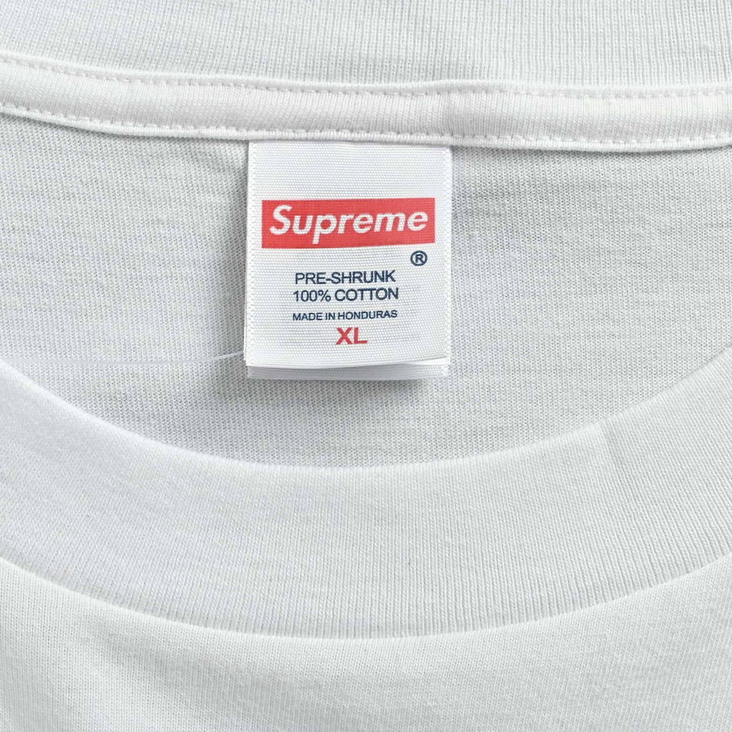 : Supreme Arabic letter printed short-sleeved 230G pure cotton fabric feels comfortable and not tight. The fabric is extremely comfortable. The whole dress is garment dyed + garment enzyme washed. The accessories are all customized. The item numbers are the same. Size: S-XL