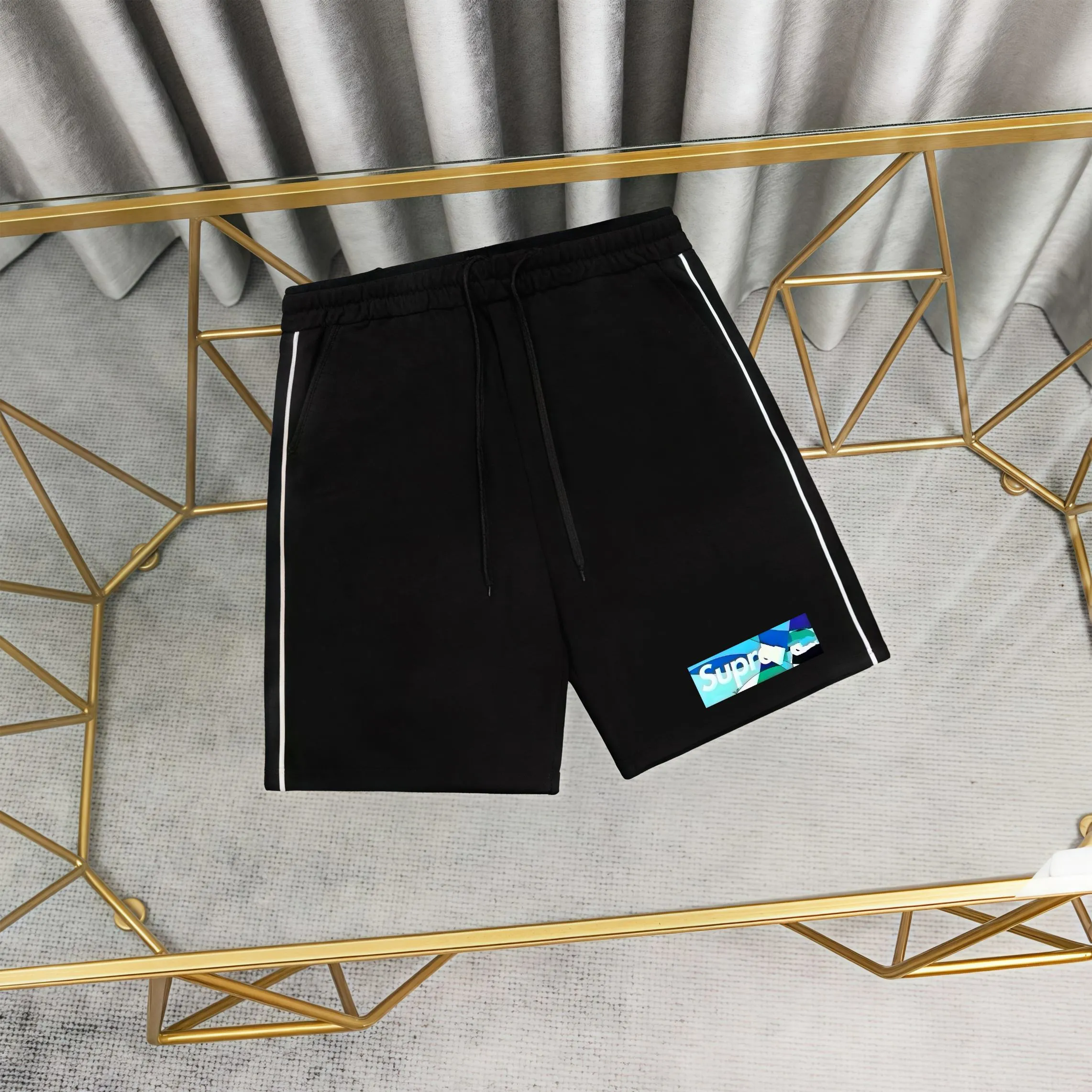 Supreme printed cotton sweatpants, shorts and shorts, 1:1 paired fabric, 380g terry, high gram weight, 100% pure cotton, pre-shrunk 1×1 double yarn and will not deform after washing. Same Style for men and women, official website details, letter logo printing, complete three labels, moisture-proof paper, different market currencies, feel free to compare OXS version, can wear up to 200 pounds without pressure, comfortable and stylish upper body, Color: Black, White Size: XS-L