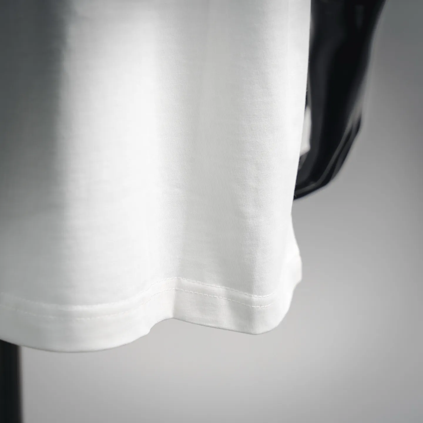 WE 11DONE Same Style T 320 ， ， ， ：Black、White Sizes：S、M、L