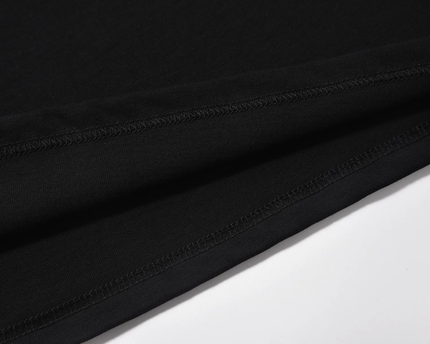 "High Quality" Y 3 Yohji Yamamoto Official Same Style Short-sleeved T-shirt 2024 Spring and Summer New Arrival Heavy Industry Printing Original Imported Customized Gram Double Yarn Pure Cotton High-density threaded vat-dyed fabric Loose fit super Versatile Very suitable for both men and women A must-have Color: Black White Sizes: S M L XL XXL