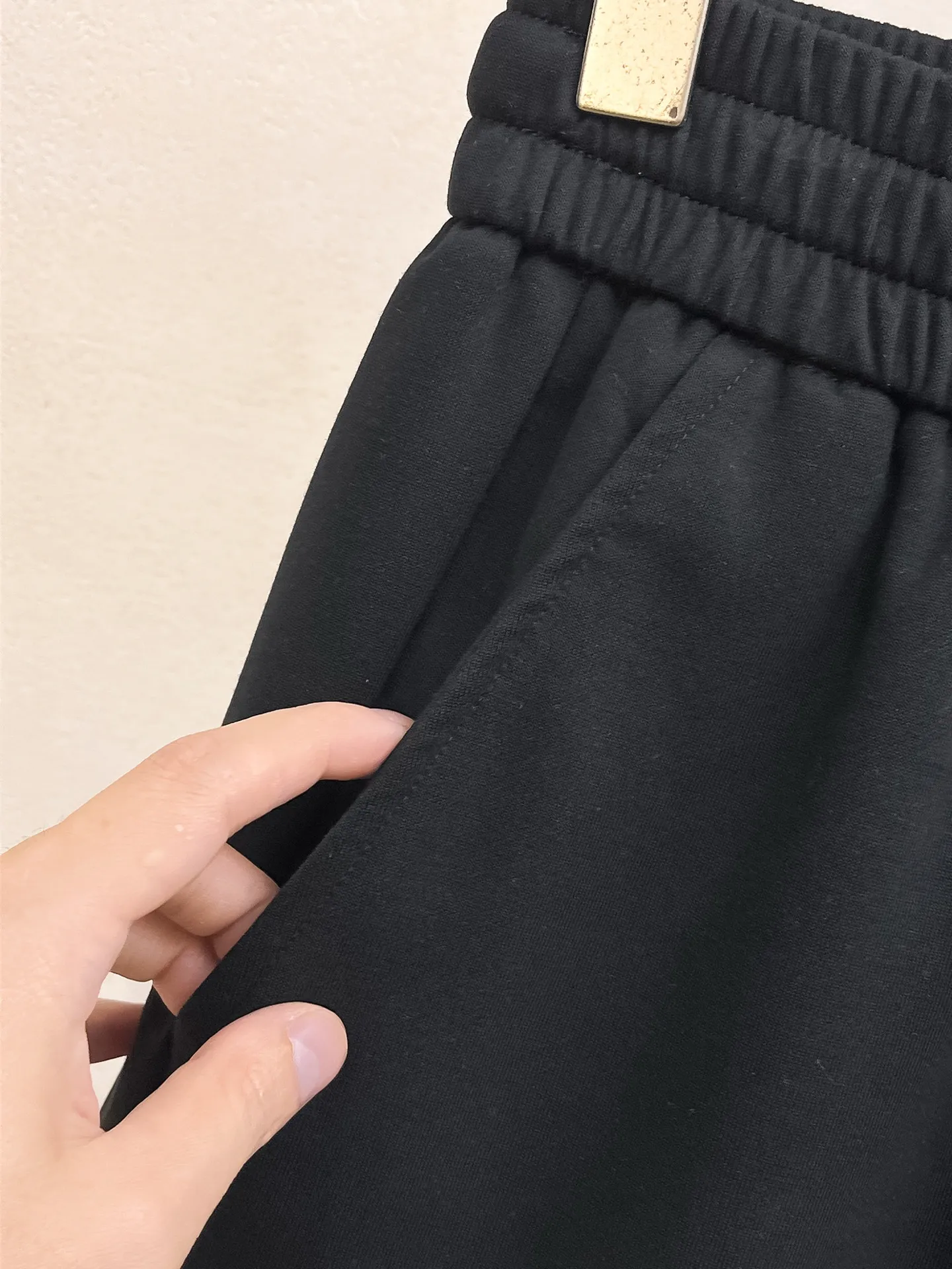 Y 3 Complete three standards 2026 summer New Arrival men's casual shorts, advanced custom-made Breathable fabric Breathable fabric with high elasticity and comfort, impeccable details, top-grade accessories, original logo design concept, delicate and soft feel! The upper body fit is awesome! Size: M-XXXL Please state your height and weight when ordering