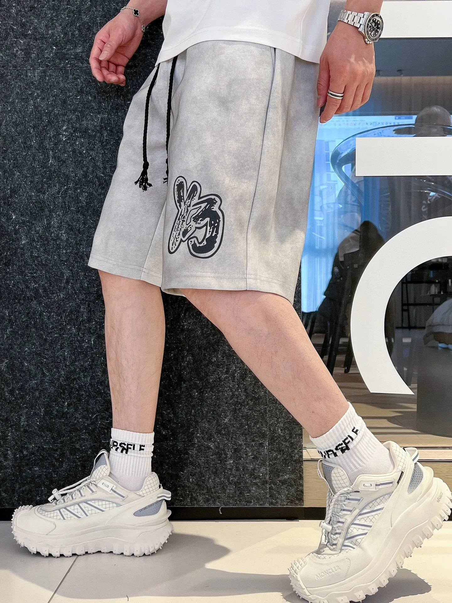 Y 3 Complete three standards 2026 summer New Arrival men's casual shorts, advanced custom-made Breathable fabric Breathable fabric with high elasticity and comfort, impeccable details, top-grade accessories, original logo design concept, delicate and soft feel! The upper body fit is awesome! Size: M-XXXL Please state your height and weight when ordering
