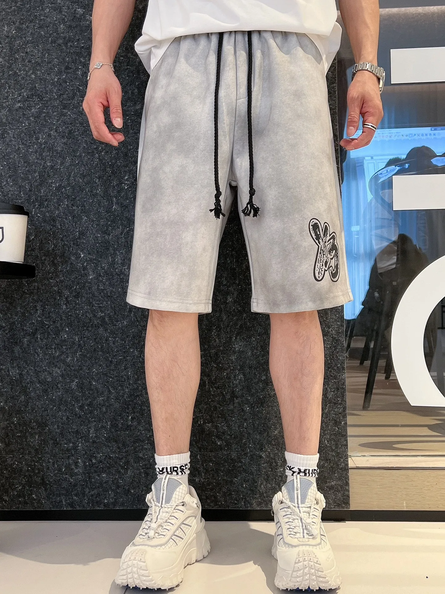 Y 3 Complete three standards 2026 summer New Arrival men's casual shorts, advanced custom-made Breathable fabric Breathable fabric with high elasticity and comfort, impeccable details, top-grade accessories, original logo design concept, delicate and soft feel! The upper body fit is awesome! Size: M-XXXL Please state your height and weight when ordering