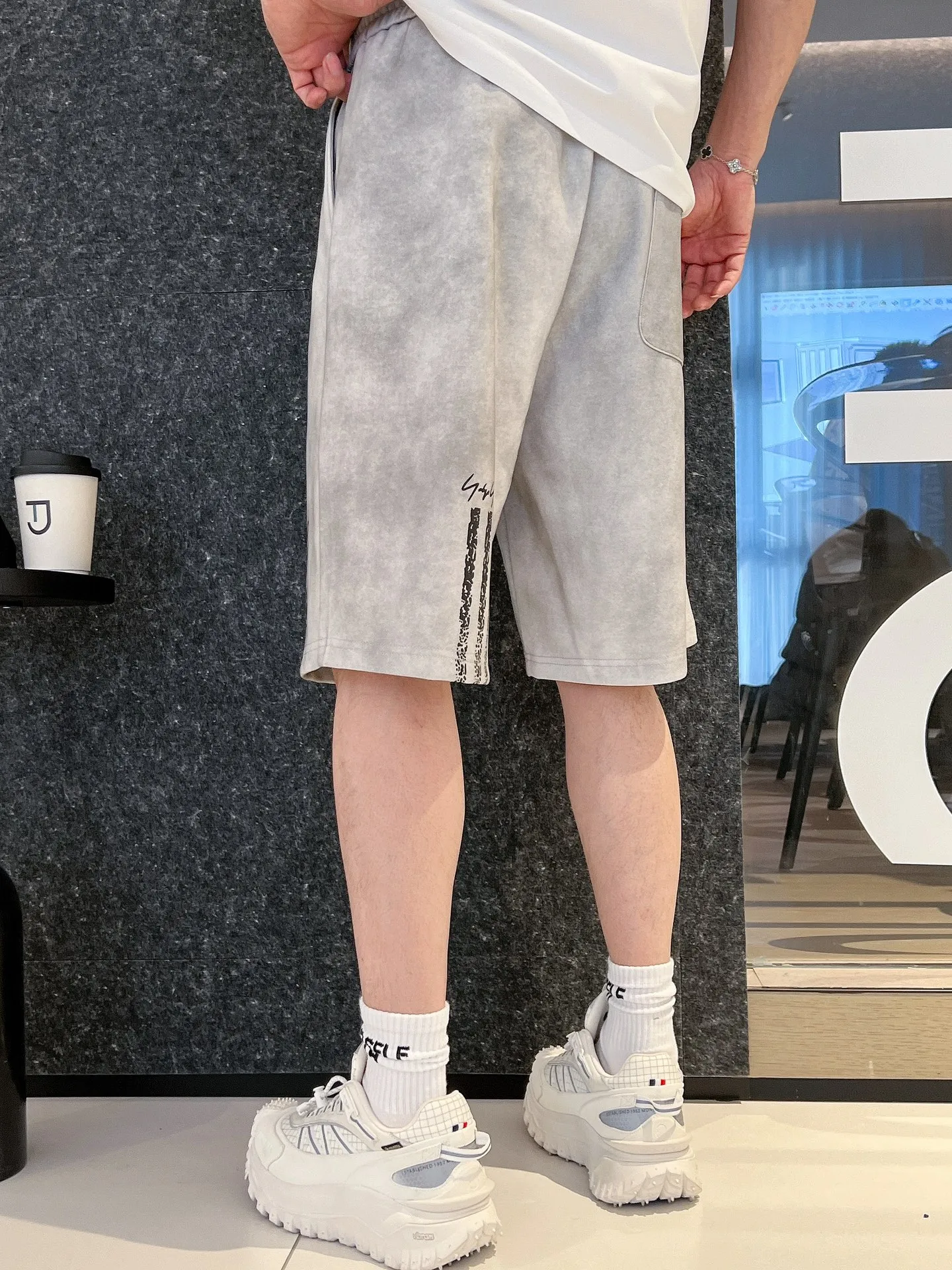 Y 3 Complete three standards 2026 summer New Arrival men's casual shorts, advanced custom-made Breathable fabric Breathable fabric with high elasticity and comfort, impeccable details, top-grade accessories, original logo design concept, delicate and soft feel! The upper body fit is awesome! Size: M-XXXL Please state your height and weight when ordering