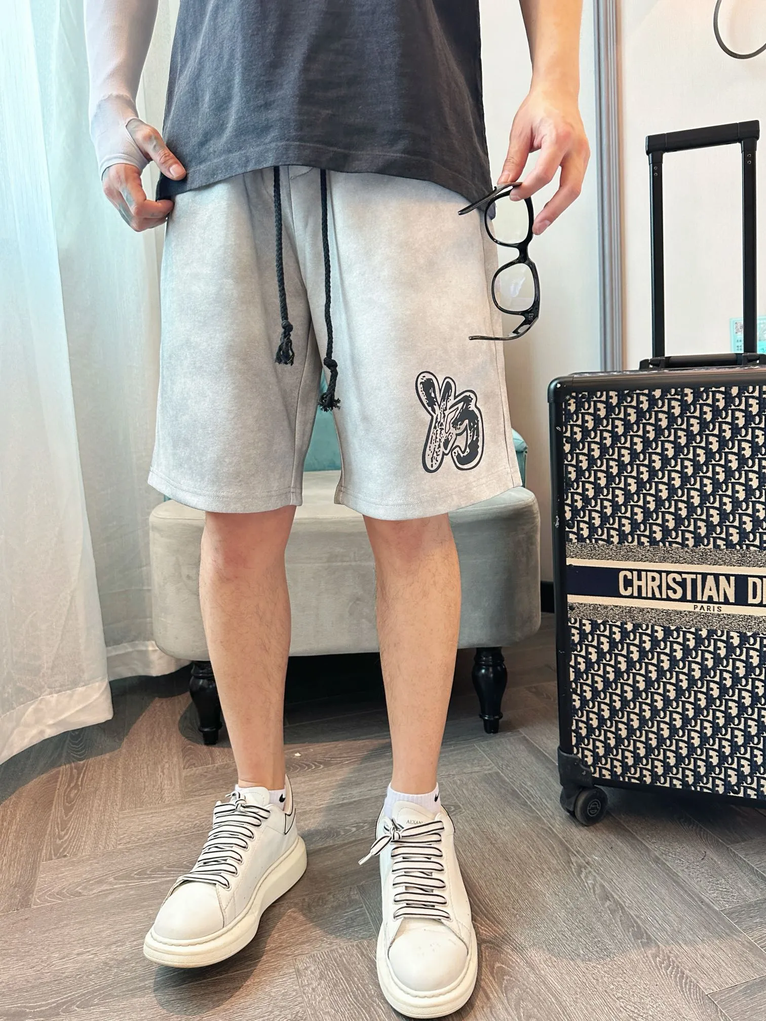 Y 3 Complete three standards 2026 summer New Arrival men's casual shorts, advanced custom-made Breathable fabric Breathable fabric with high elasticity and comfort, impeccable details, top-grade accessories, original logo design concept, delicate and soft feel! The upper body fit is awesome! Size: M-XXXL Please state your height and weight when ordering