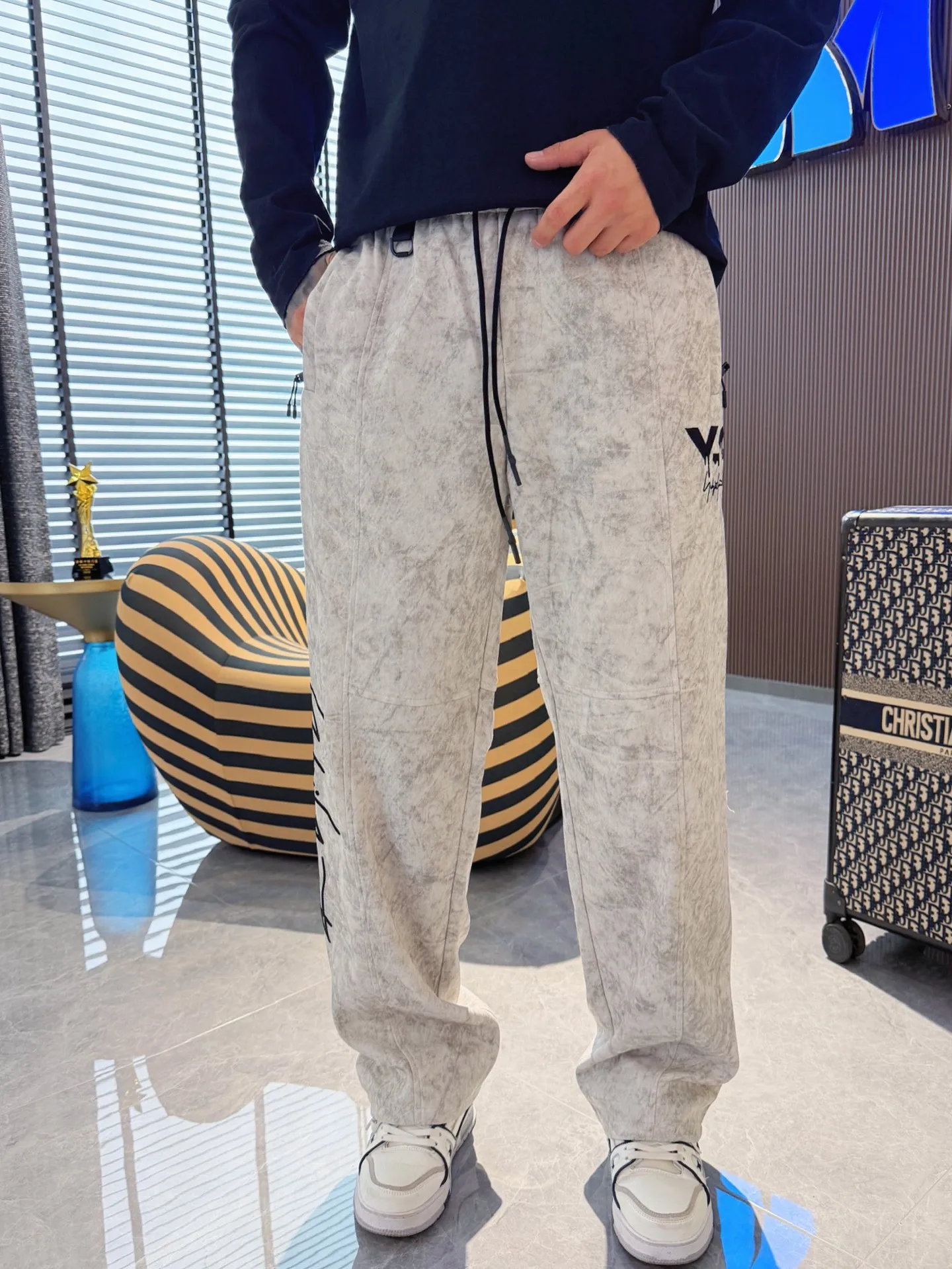 Y 3 [Higher version] The latest products for autumn and winter 2026, available at the counter simultaneously, original goods, fashionable casual trousers and casual pants, using imported original fabrics, top-grade embroidery 🪡 craft letter pattern logo, original hardware accessories decoration, simple yet fashionable, fashionable and handsome upper body, Sizes: M-3XL
