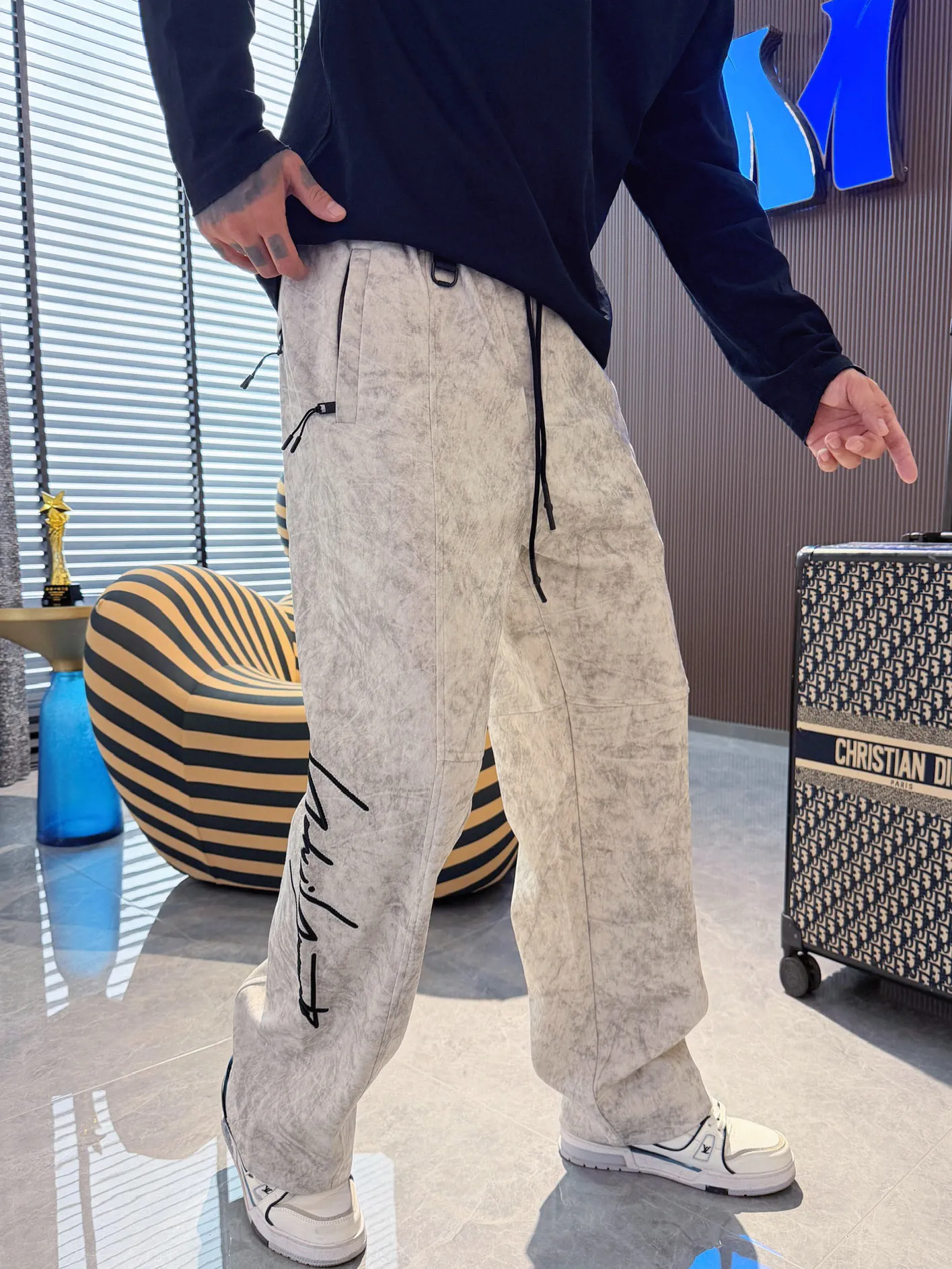 Y 3 [Higher version] The latest products for autumn and winter 2026, available at the counter simultaneously, original goods, fashionable casual trousers and casual pants, using imported original fabrics, top-grade embroidery 🪡 craft letter pattern logo, original hardware accessories decoration, simple yet fashionable, fashionable and handsome upper body, Sizes: M-3XL