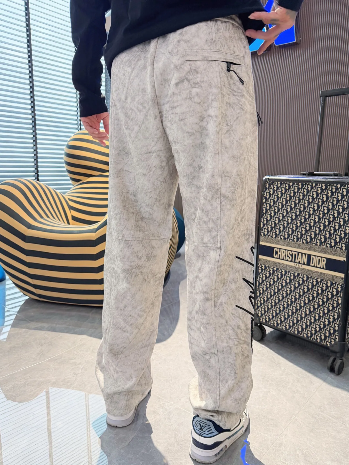 Y 3 [Higher version] The latest products for autumn and winter 2026, available at the counter simultaneously, original goods, fashionable casual trousers and casual pants, using imported original fabrics, top-grade embroidery 🪡 craft letter pattern logo, original hardware accessories decoration, simple yet fashionable, fashionable and handsome upper body, Sizes: M-3XL