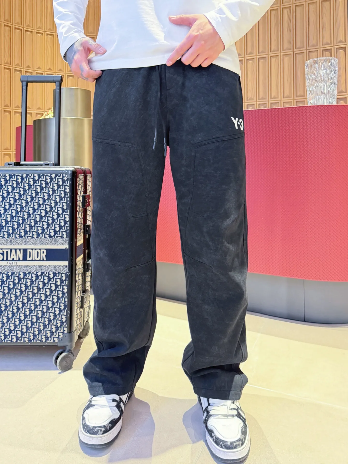 Y 3 🆕2026 Autumn and Winter New Arrival trousers and casual pants🎁 are on sale simultaneously on the official website. Brand Classic LOGO casual pants, customized fabrics, excellent comfort and strong touch. Highly recognisable, perfect appearance and craftsmanship. Size:M-3XL