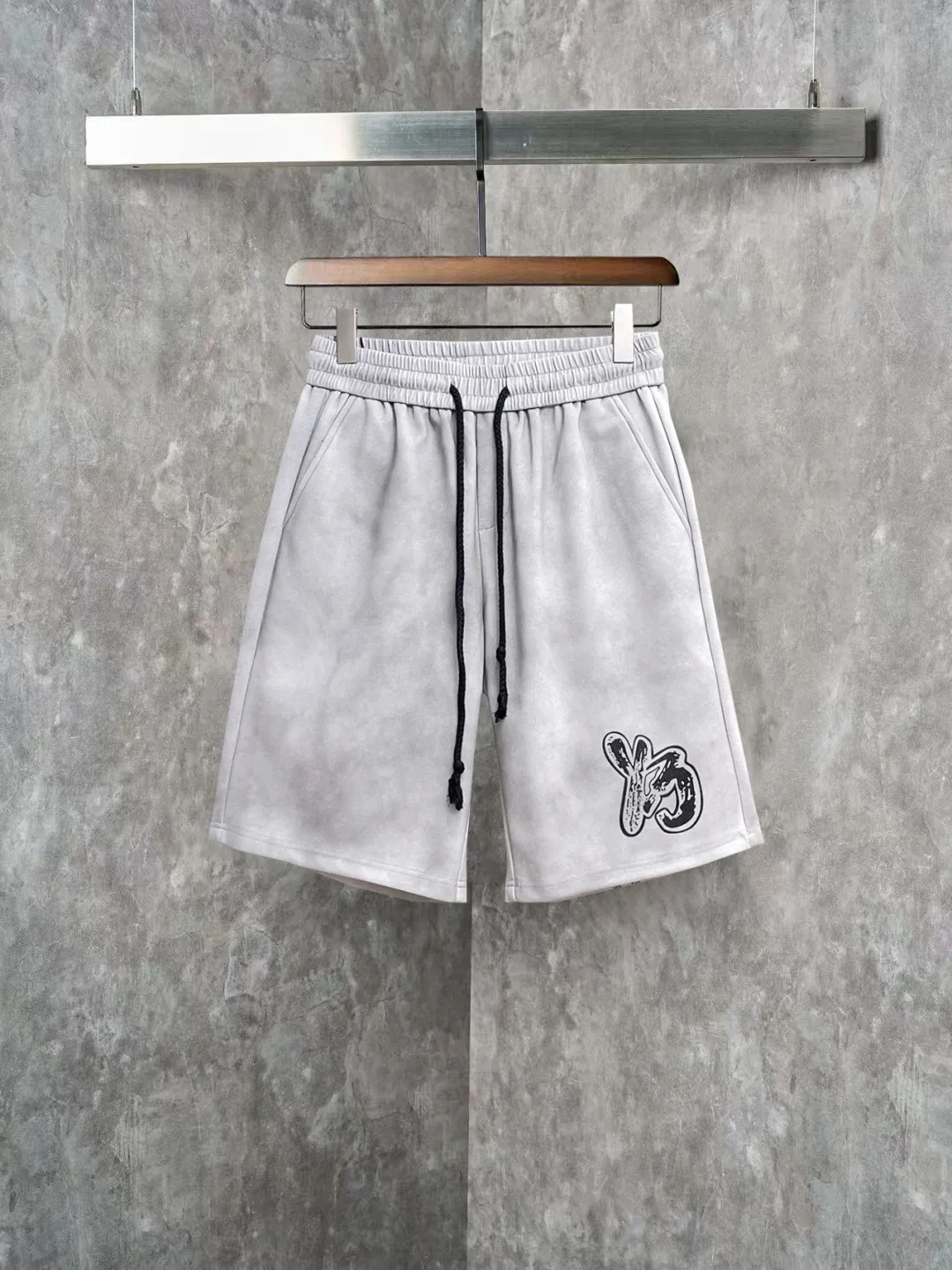 Y 3 Complete three standards 2026 summer New Arrival men's casual shorts, advanced custom-made Breathable fabric Breathable fabric with high elasticity and comfort, impeccable details, top-grade accessories, original logo design concept, delicate and soft feel! The upper body fit is awesome! Size: M-XXXL Please state your height and weight when ordering