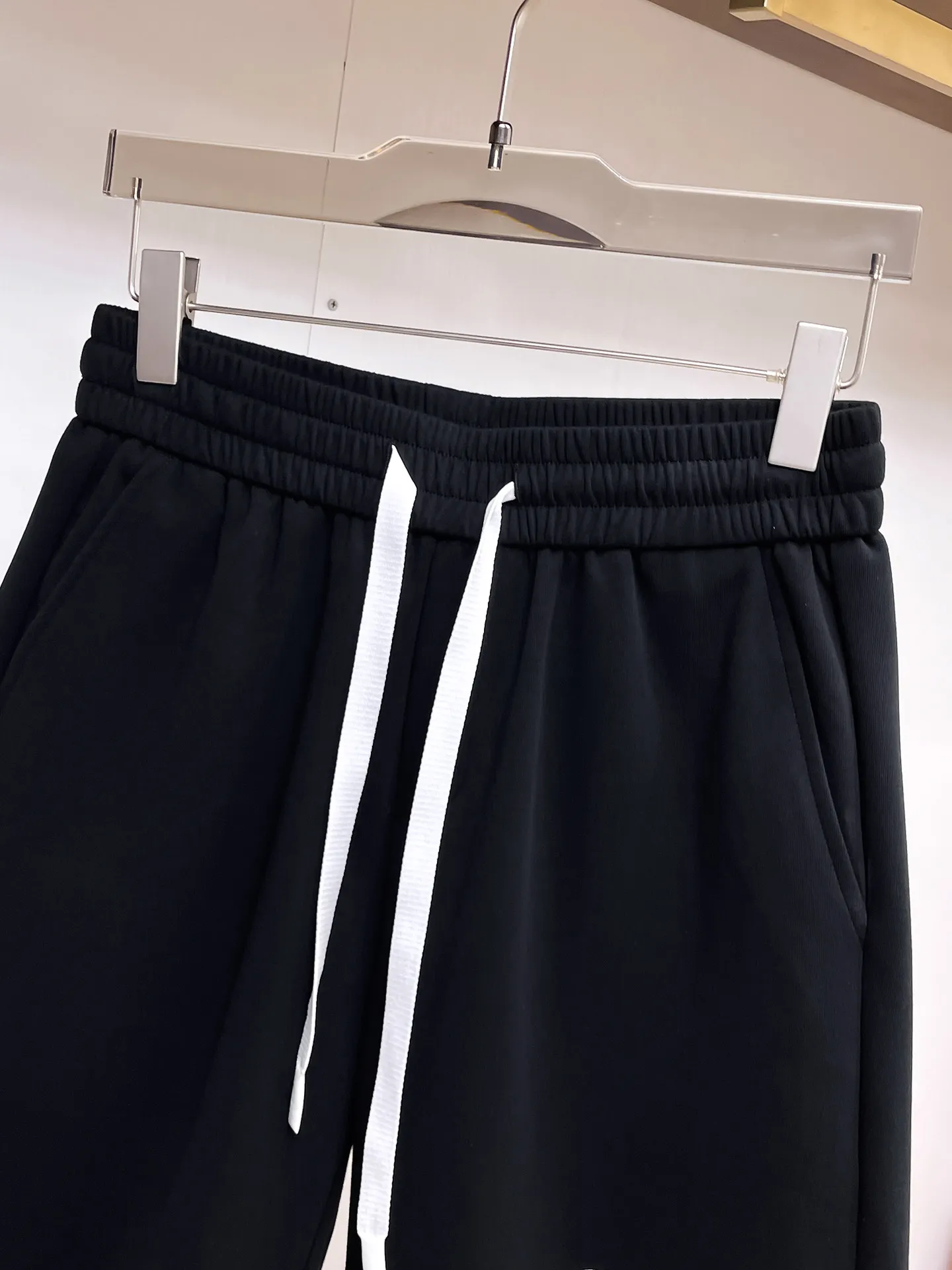 Y 3 Complete three standards 2026 summer New Arrival men's casual shorts, advanced custom-made Breathable fabric Breathable fabric with high elasticity and comfort, impeccable details, top-grade accessories, original logo design concept, delicate and soft feel! The upper body fit is awesome! Size: M-XXXL Please state your height and weight when ordering