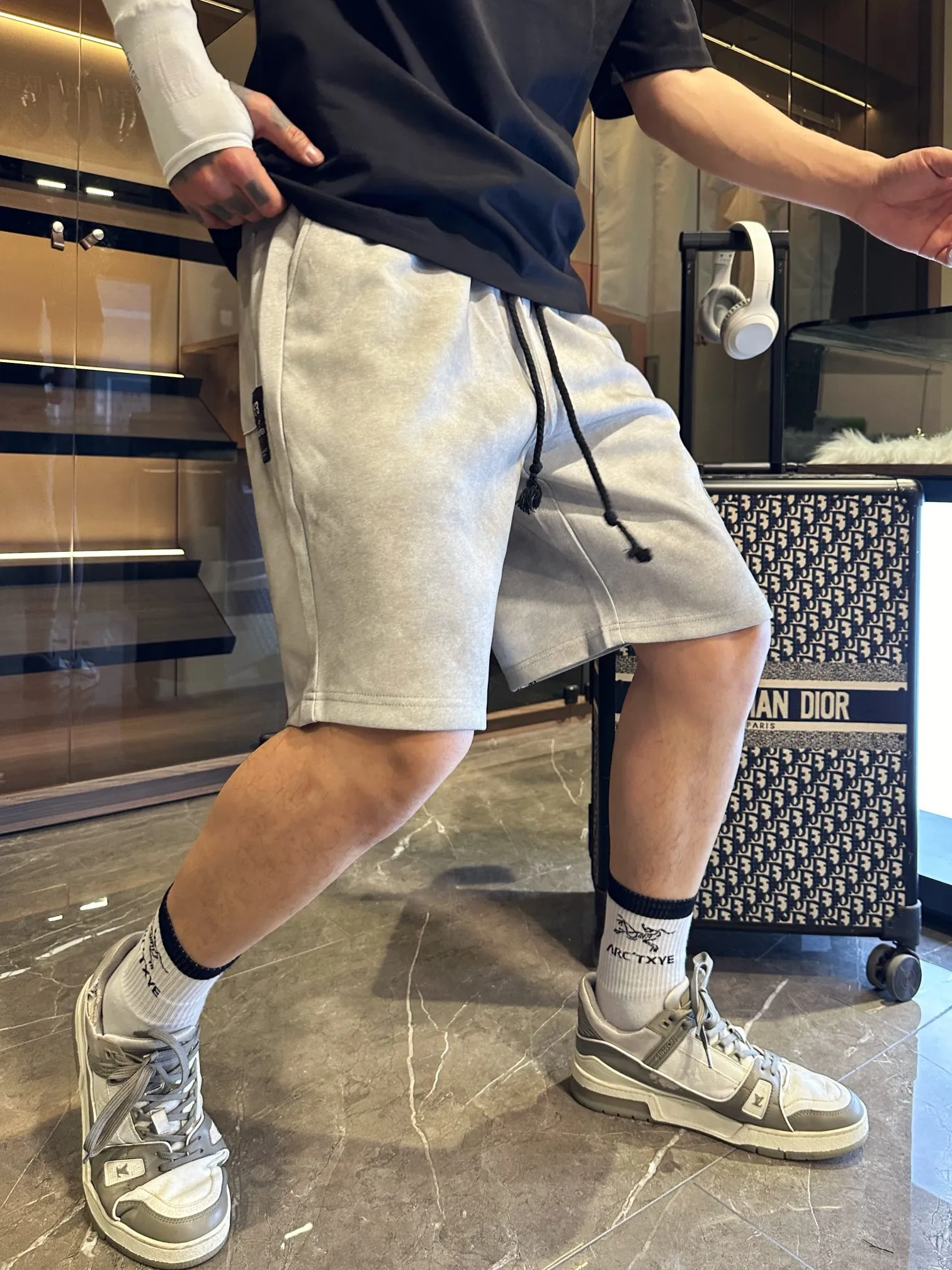 Y 3 Complete three standards 2026 summer New Arrival men's casual shorts, advanced custom-made Breathable fabric Breathable fabric with high elasticity and comfort, impeccable details, top-grade accessories, original logo design concept, delicate and soft feel! The upper body fit is awesome! Size: M-XXXL Please state your height and weight when ordering